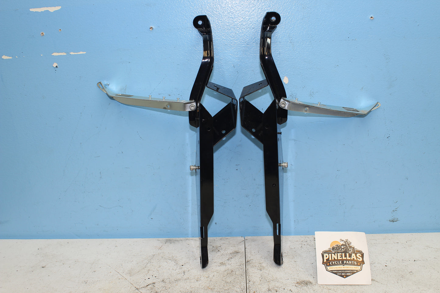 1997-2013 Harley Davidson StreetGlide OEM Batwing Mount Brackets Front Fairing