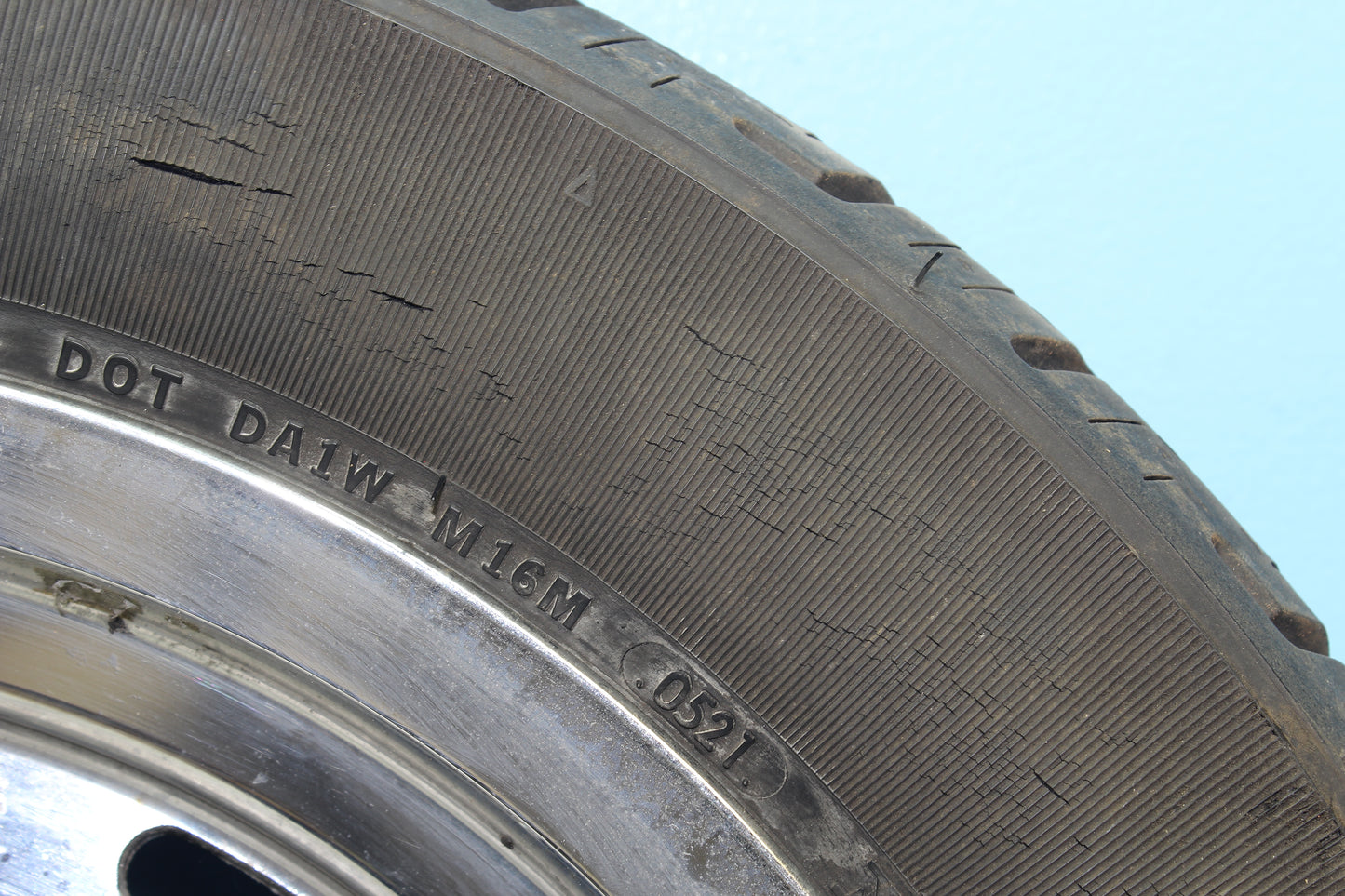 96-03 Harley Davidson Sportster Rear Wheel 16x3 *Dry Rot Tire*