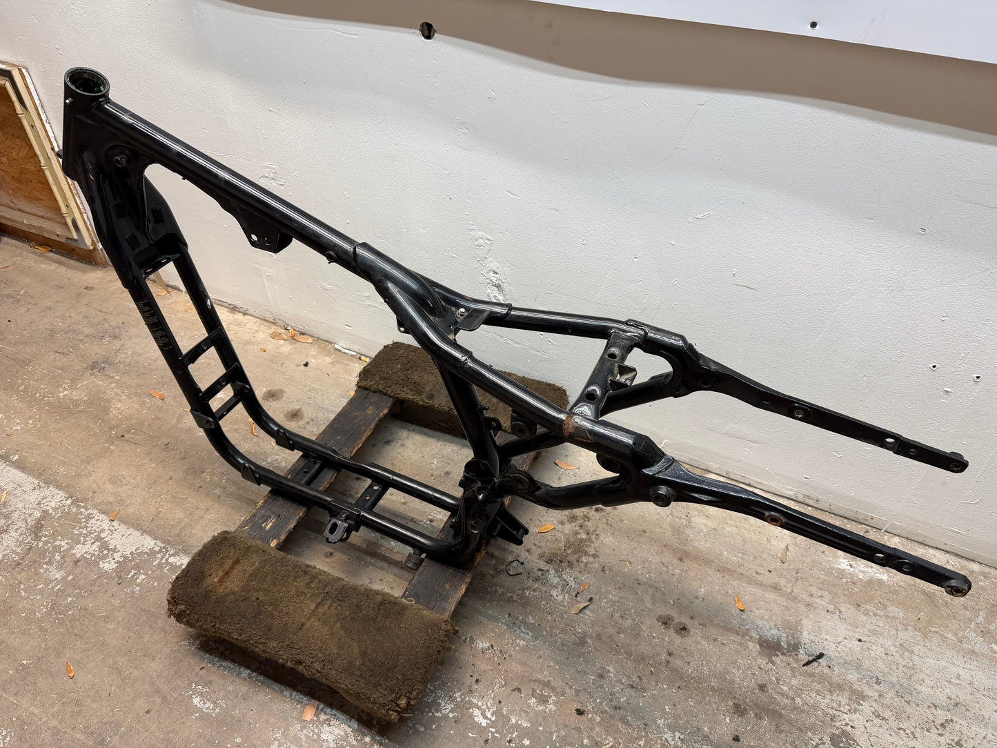 96-03 Harley Davidson Sportster Frame *CLN*