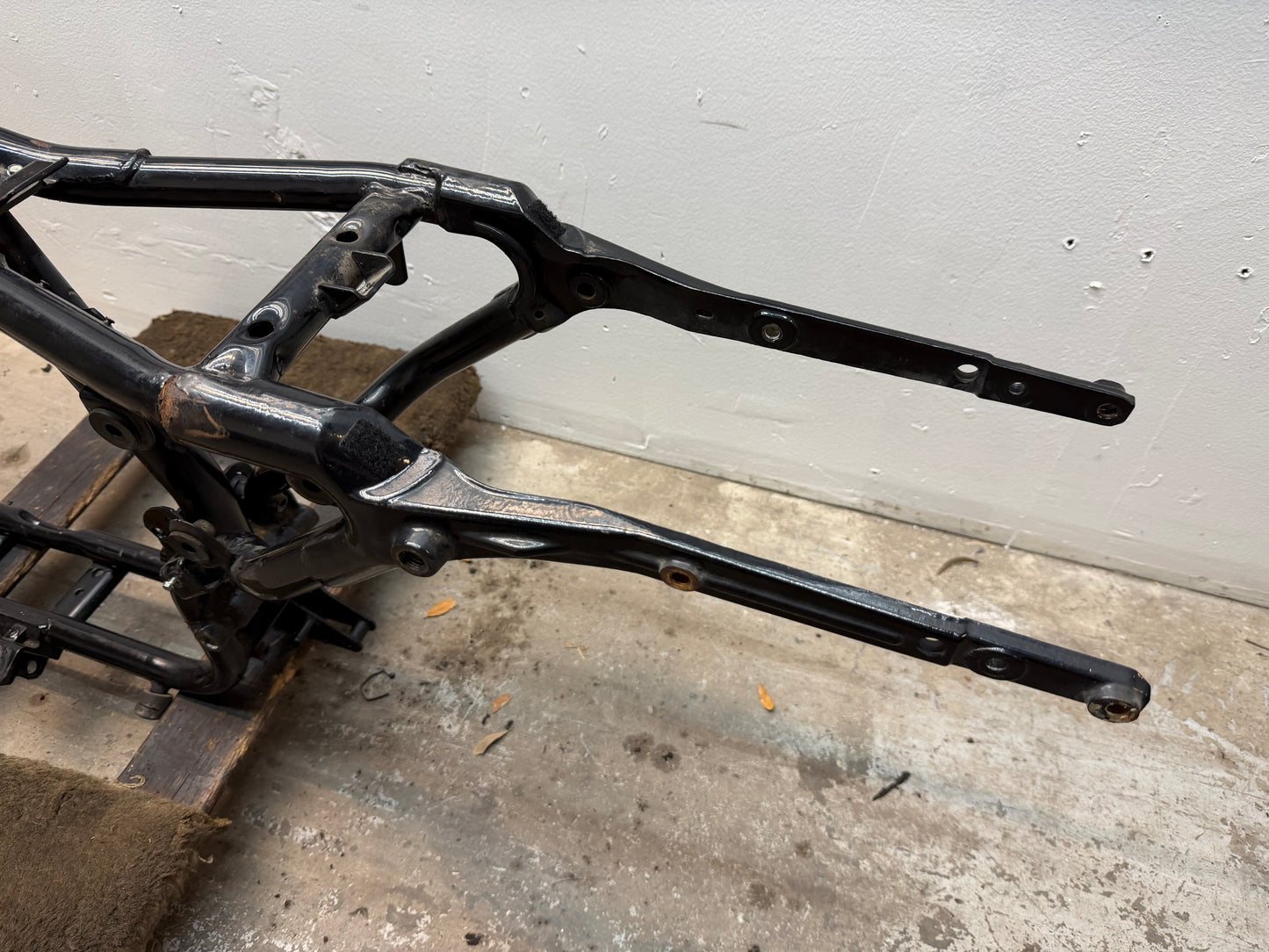 96-03 Harley Davidson Sportster Frame *CLN*