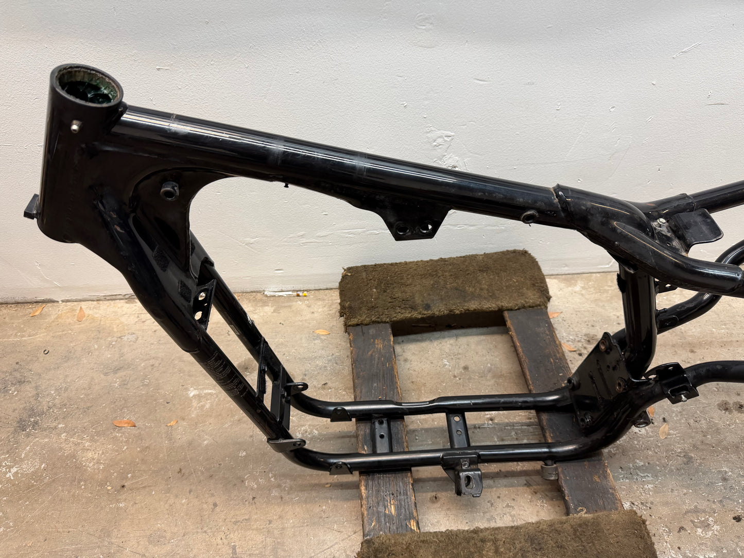 96-03 Harley Davidson Sportster Frame *CLN*