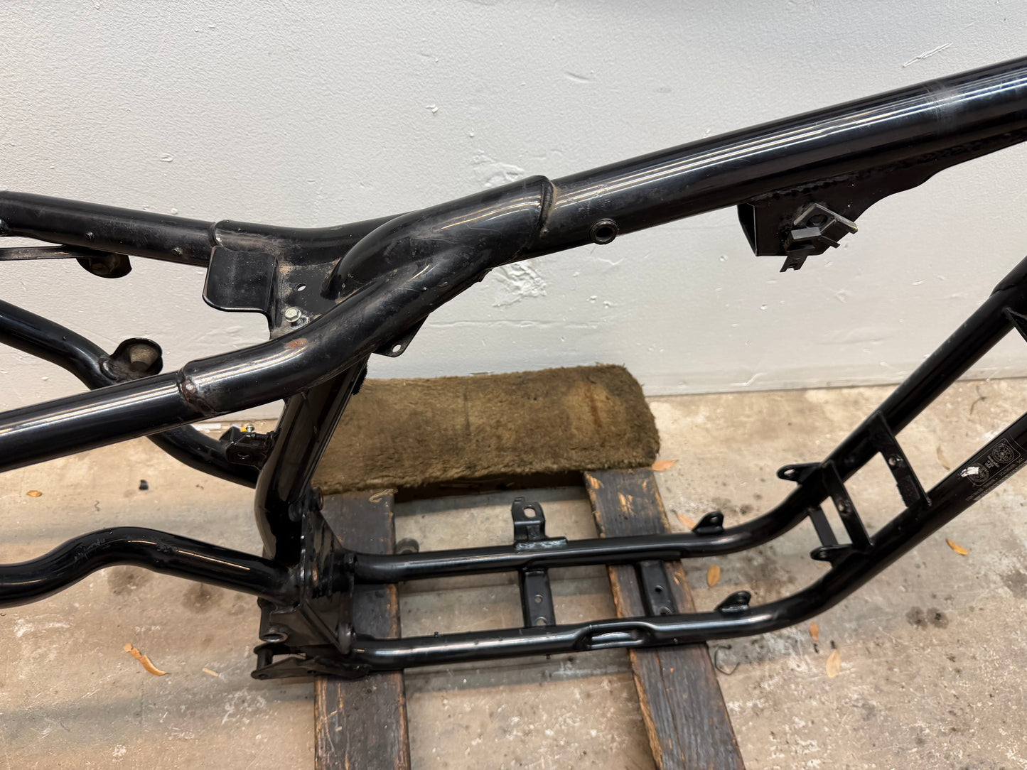 96-03 Harley Davidson Sportster Frame *CLN*