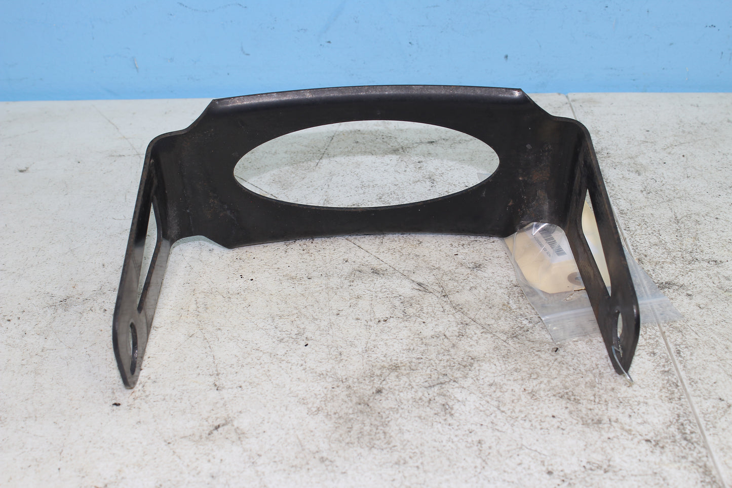 02-06 Harley Davidson VRSCA V Rod 100th Anniv. Gas Tank Mount Bracket