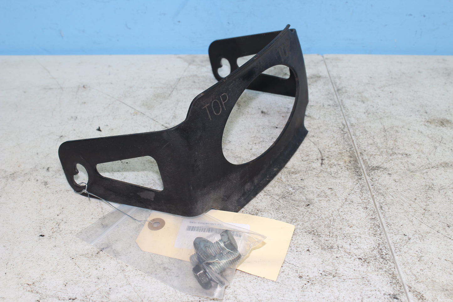 02-06 Harley Davidson VRSCA V Rod 100th Anniv. Gas Tank Mount Bracket