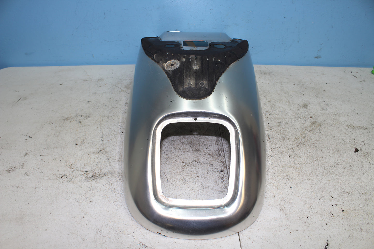 02-06 Harley Davidson VRSCA V Rod 100th Anniv. Rear Fender