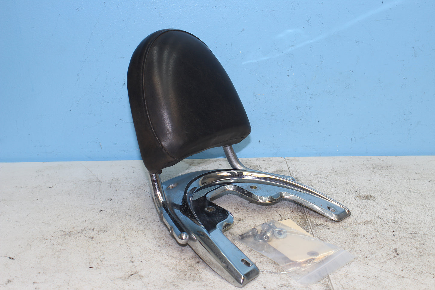 02-06 Harley Davidson VRSCA V Rod 100th Anniv. Sissy Bar