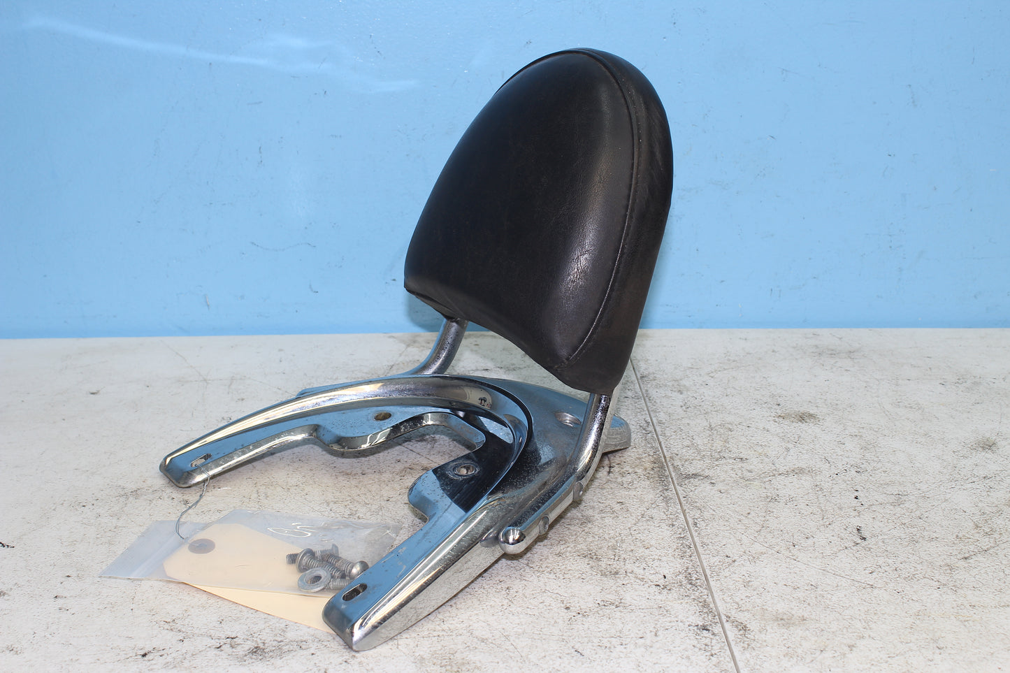 02-06 Harley Davidson VRSCA V Rod 100th Anniv. Sissy Bar