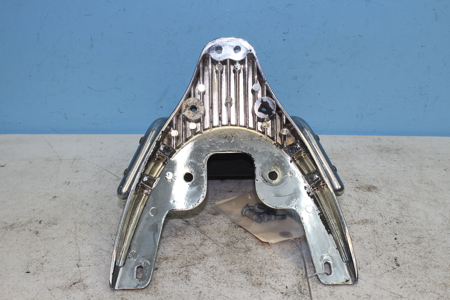 02-06 Harley Davidson VRSCA V Rod 100th Anniv. Sissy Bar