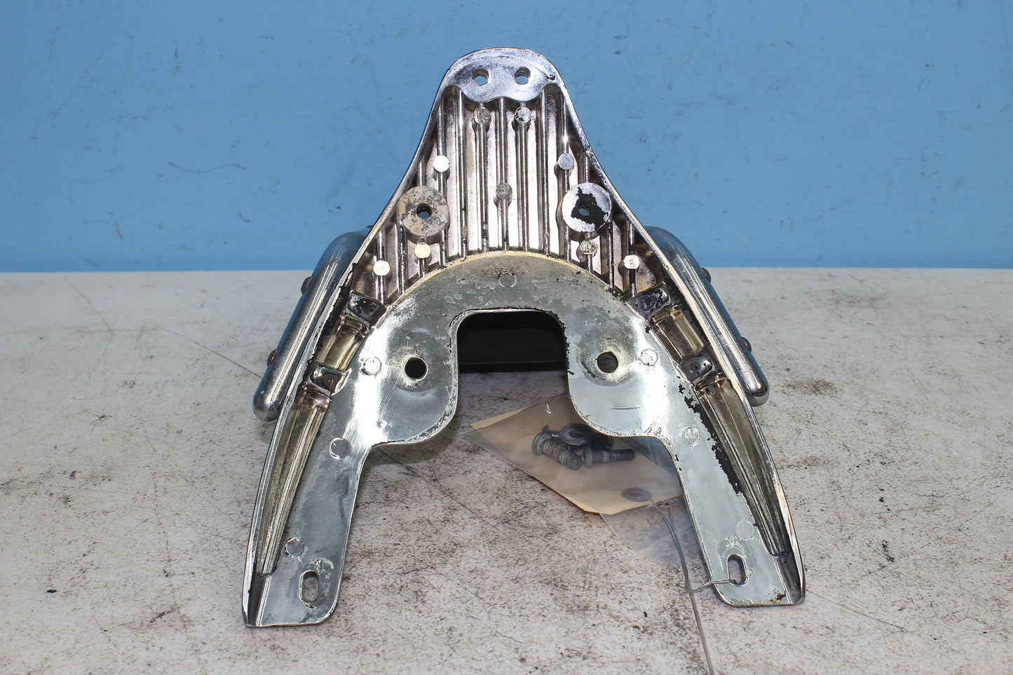 02-06 Harley Davidson VRSCA V Rod 100th Anniv. Sissy Bar