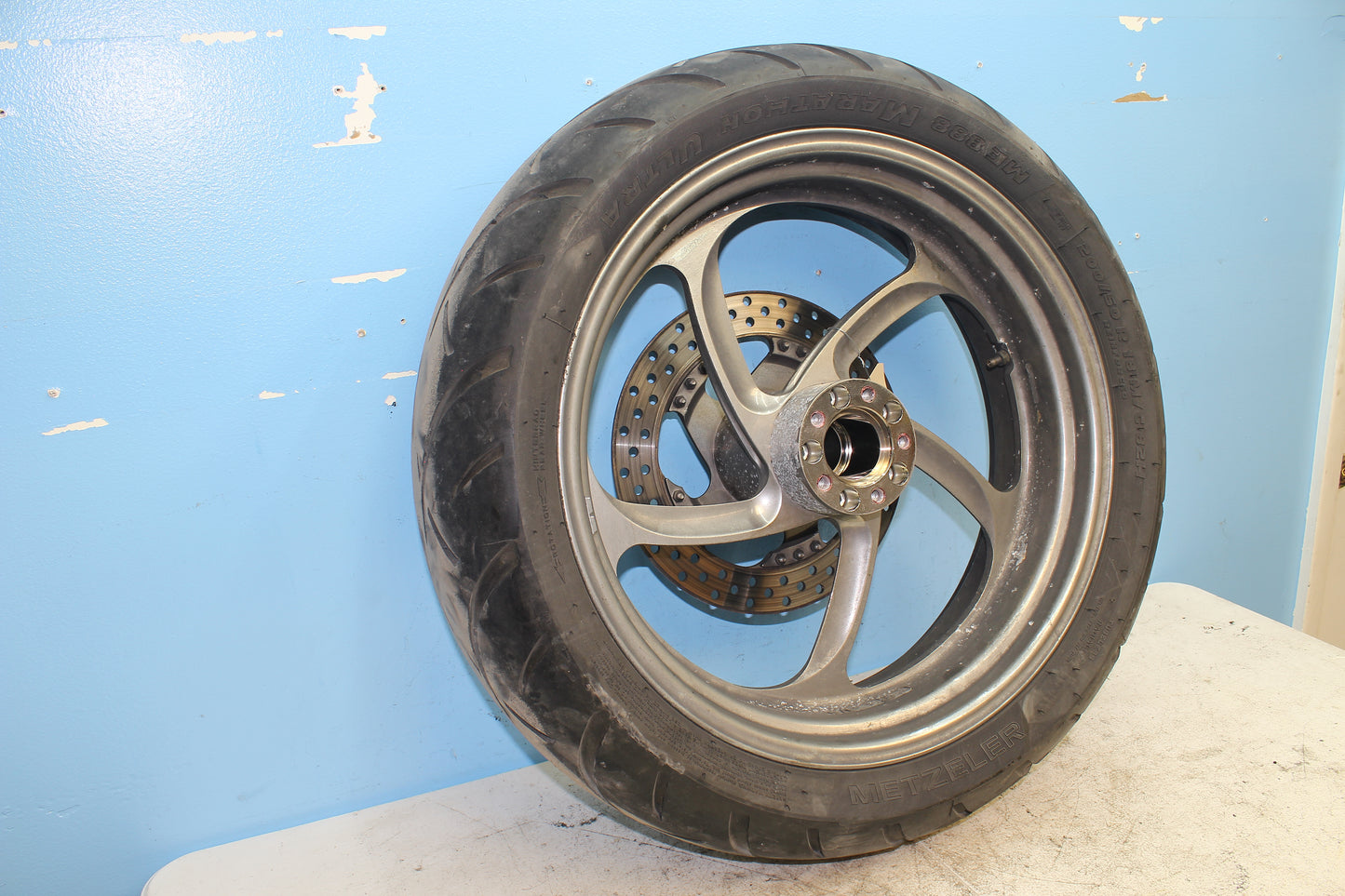 02-06 Harley Davidson VRSCA V Rod 100th Anniv. Rear Wheel 200/50r18