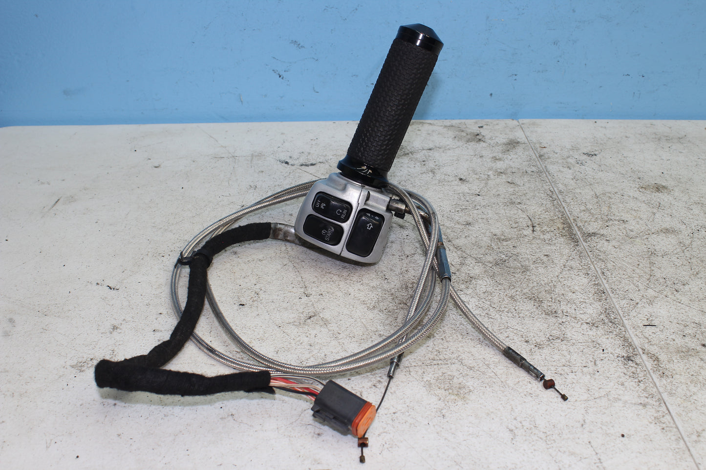 02-06 HD V Rod Right Hand Controls Start Stop Blinker Switch w/ Throttle Cable