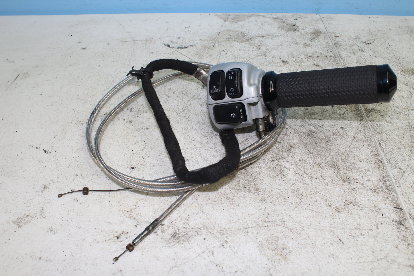 02-06 HD V Rod Right Hand Controls Start Stop Blinker Switch w/ Throttle Cable