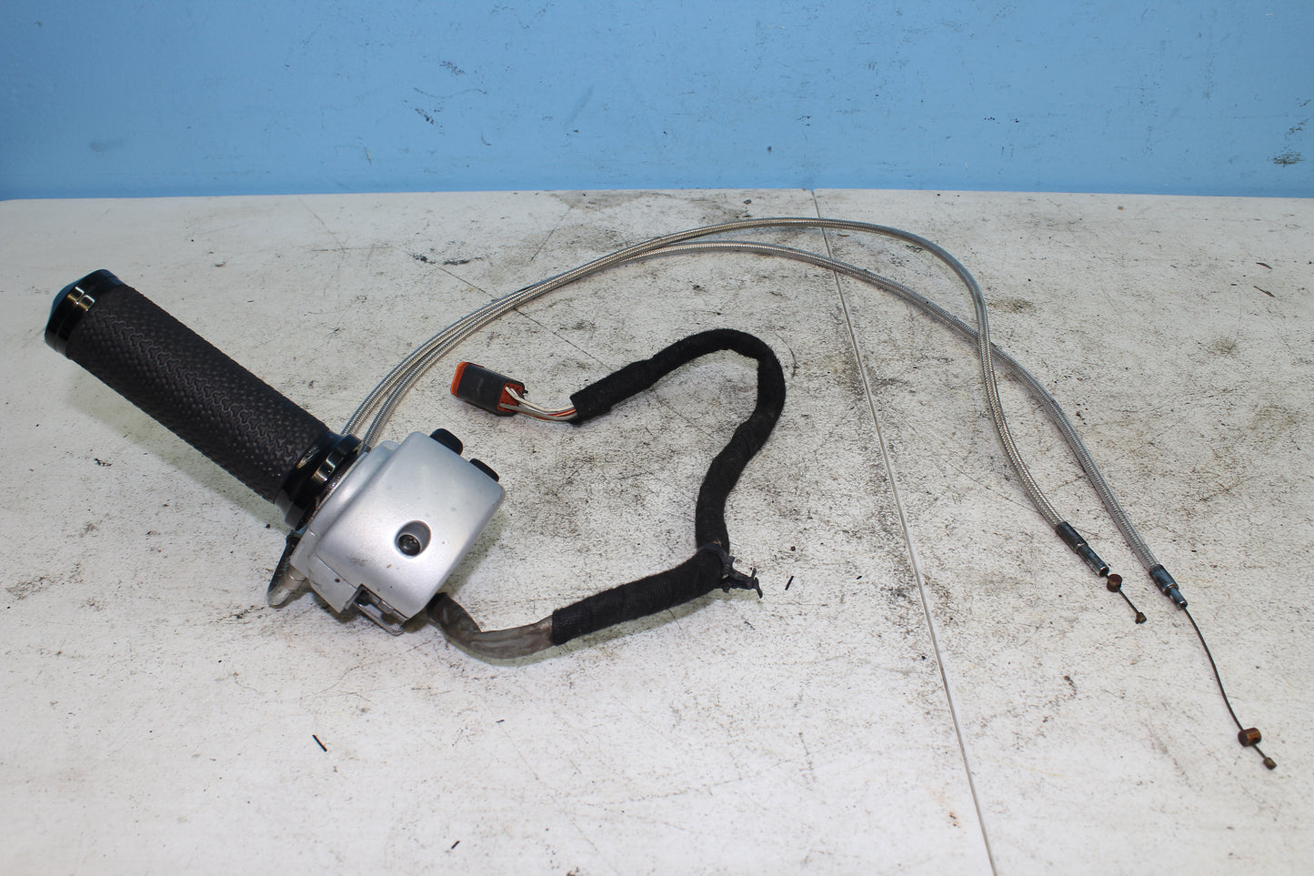 02-06 HD V Rod Right Hand Controls Start Stop Blinker Switch w/ Throttle Cable