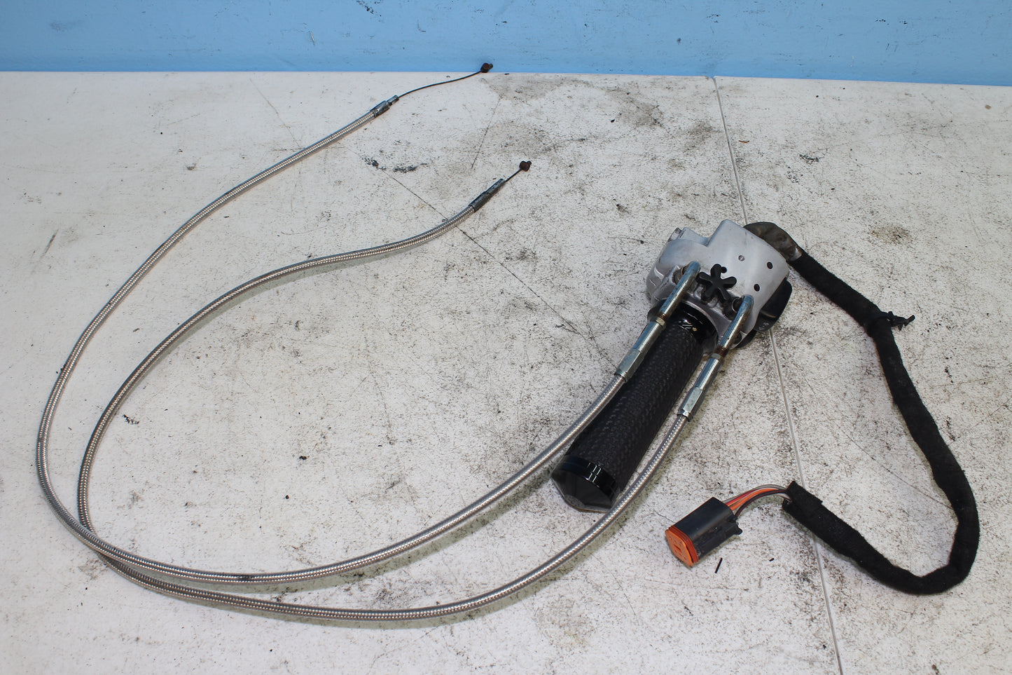 02-06 HD V Rod Right Hand Controls Start Stop Blinker Switch w/ Throttle Cable