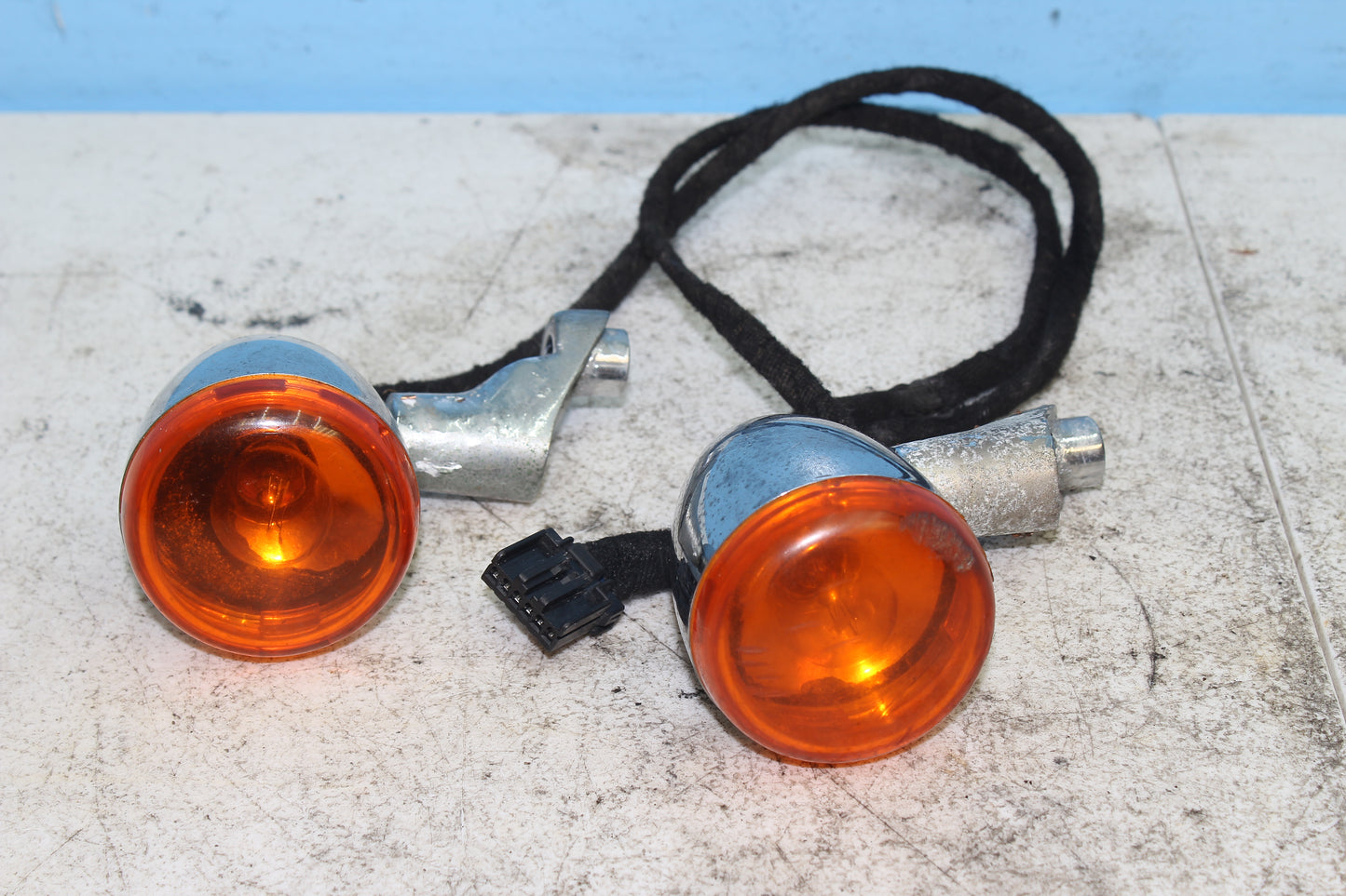 02-06 Harley Davidson VRSCA V Rod 100th Anniv. Front Turn Signals