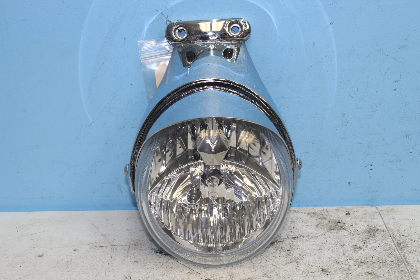 02-06 Harley Davidson VRSCA V Rod 100th Anniv. Headlight