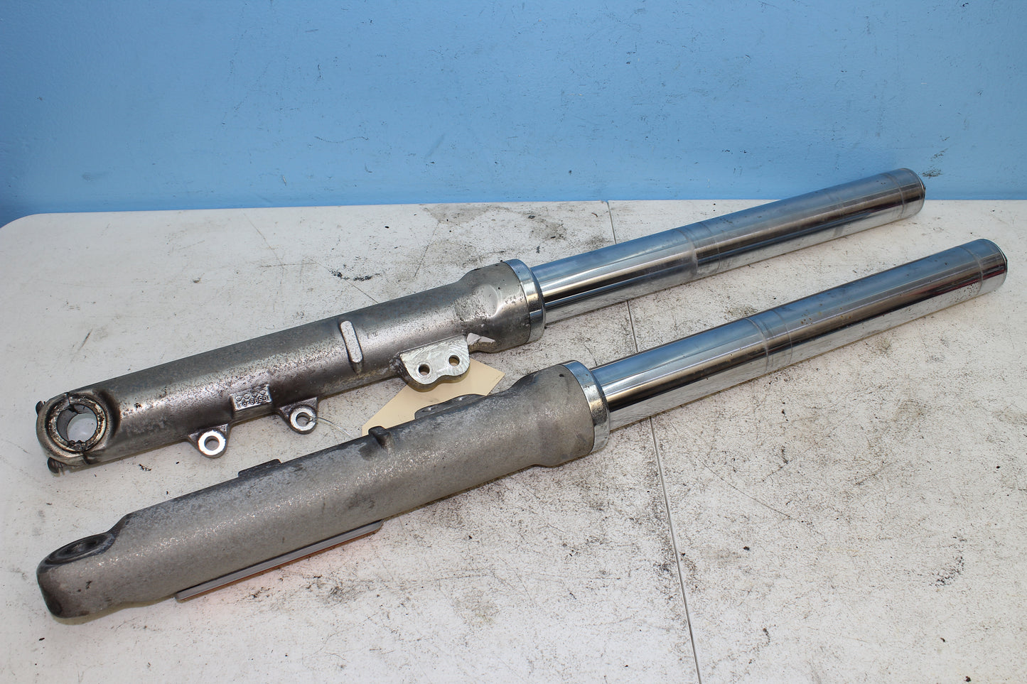 02-06 Harley Davidson VRSCA V Rod 100th Anniv. Forks Suspension Shocks