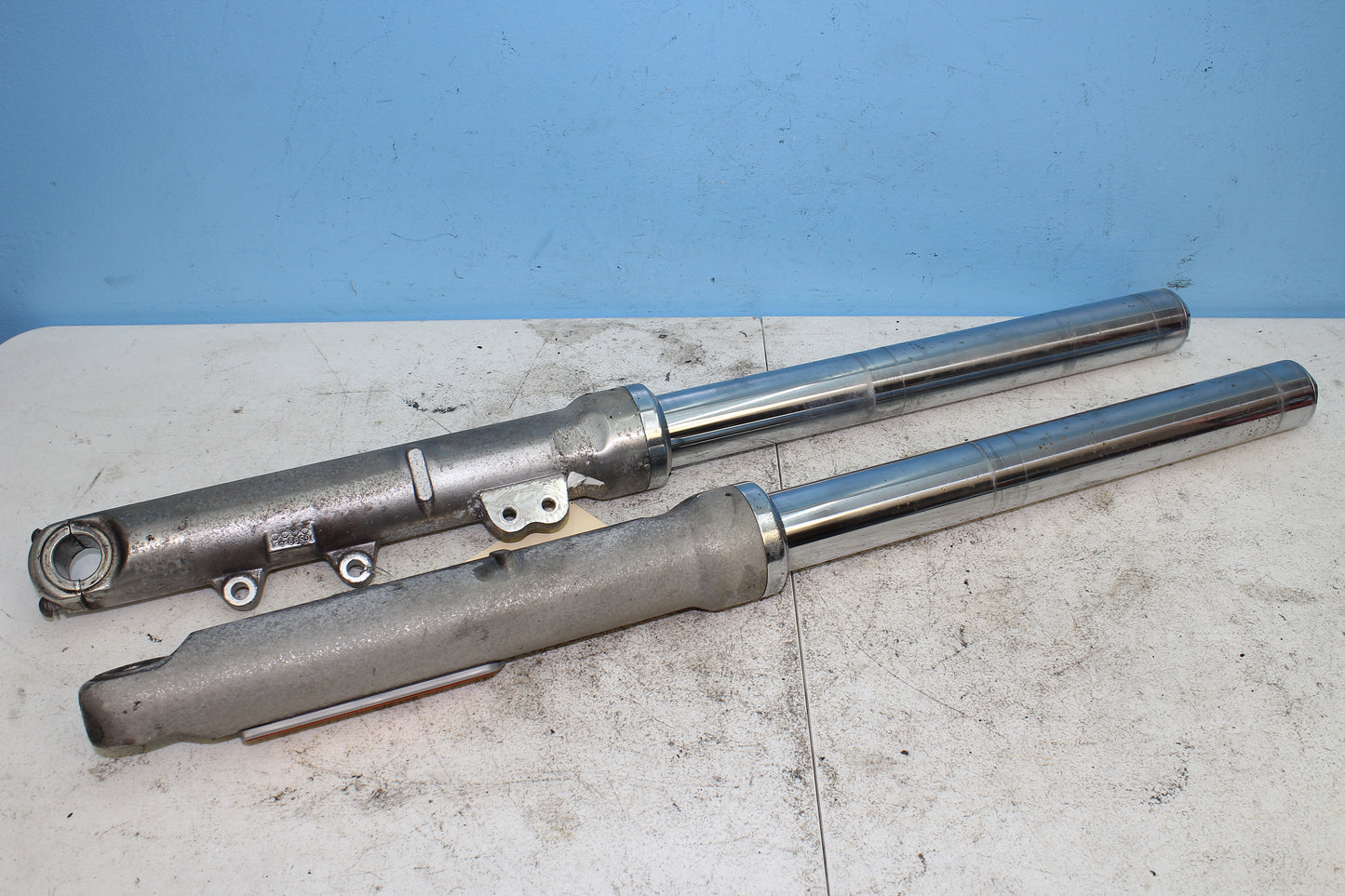 02-06 Harley Davidson VRSCA V Rod 100th Anniv. Forks Suspension Shocks