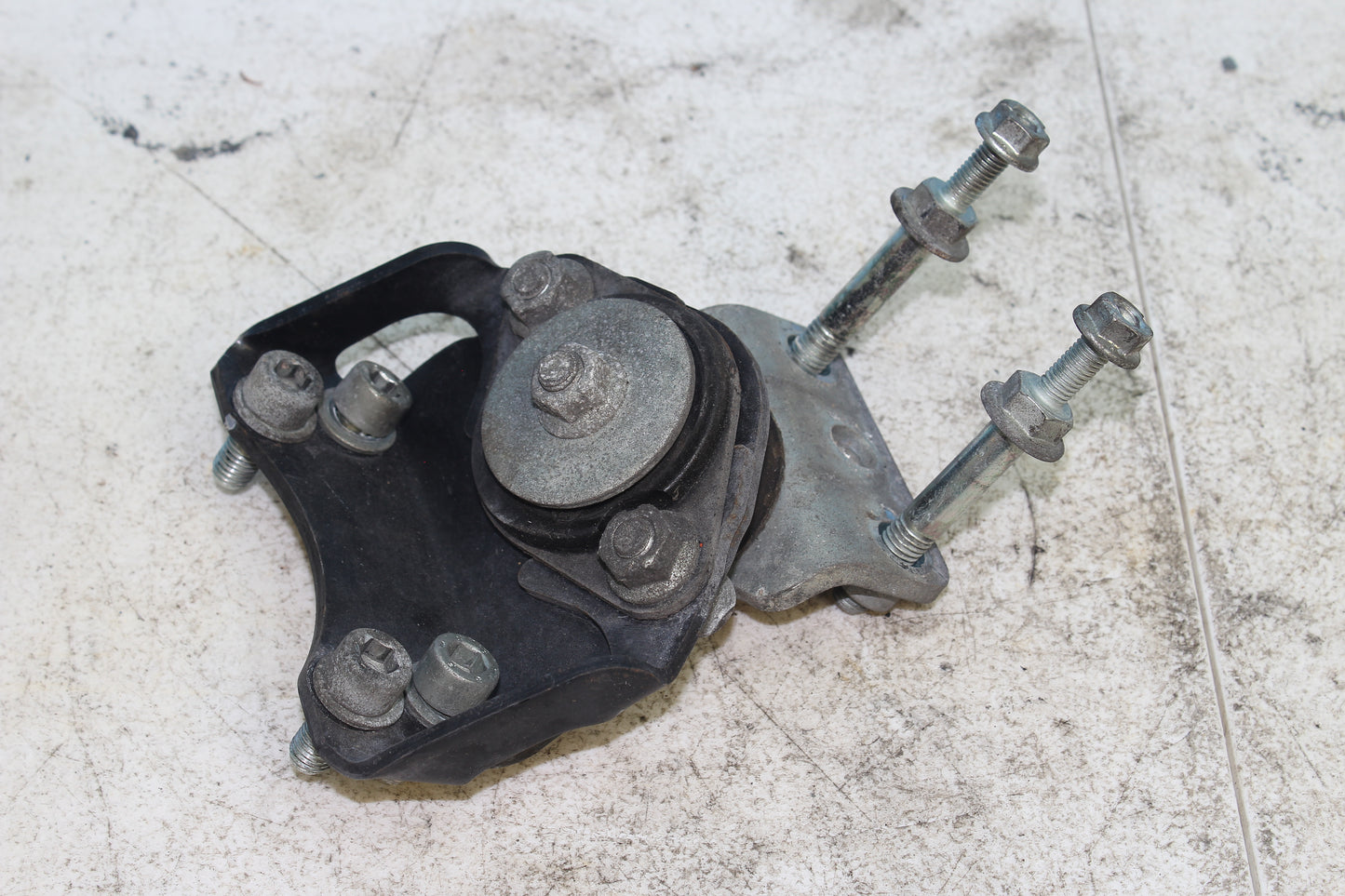 02-06 Harley Davidson VRSCA V Rod 100th Anniv. Engine Motor Mount Bracket