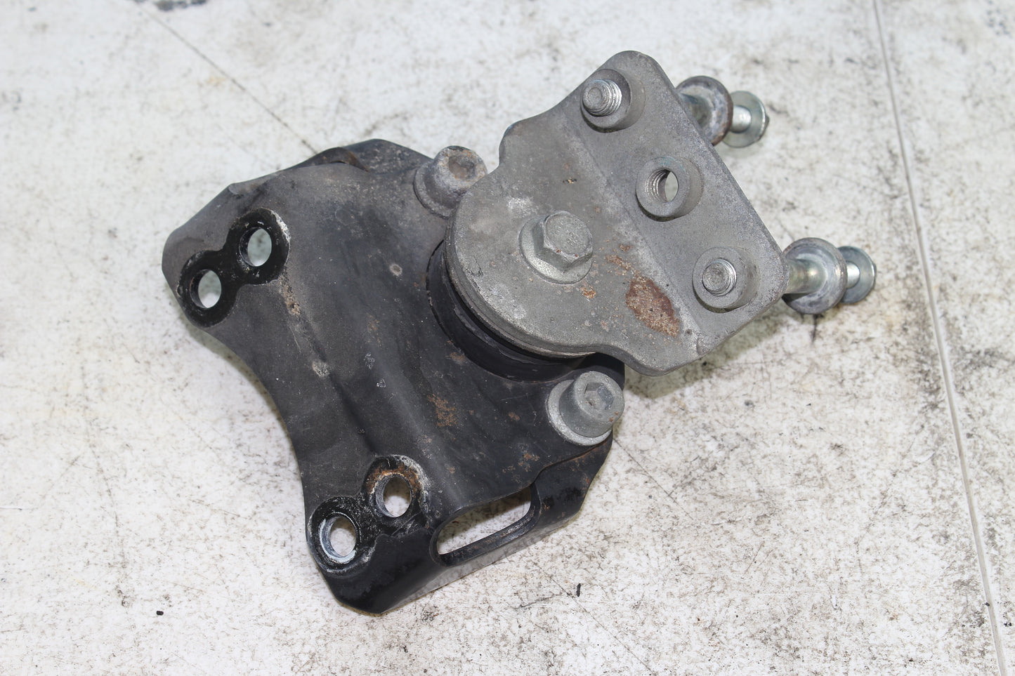02-06 Harley Davidson VRSCA V Rod 100th Anniv. Engine Motor Mount Bracket
