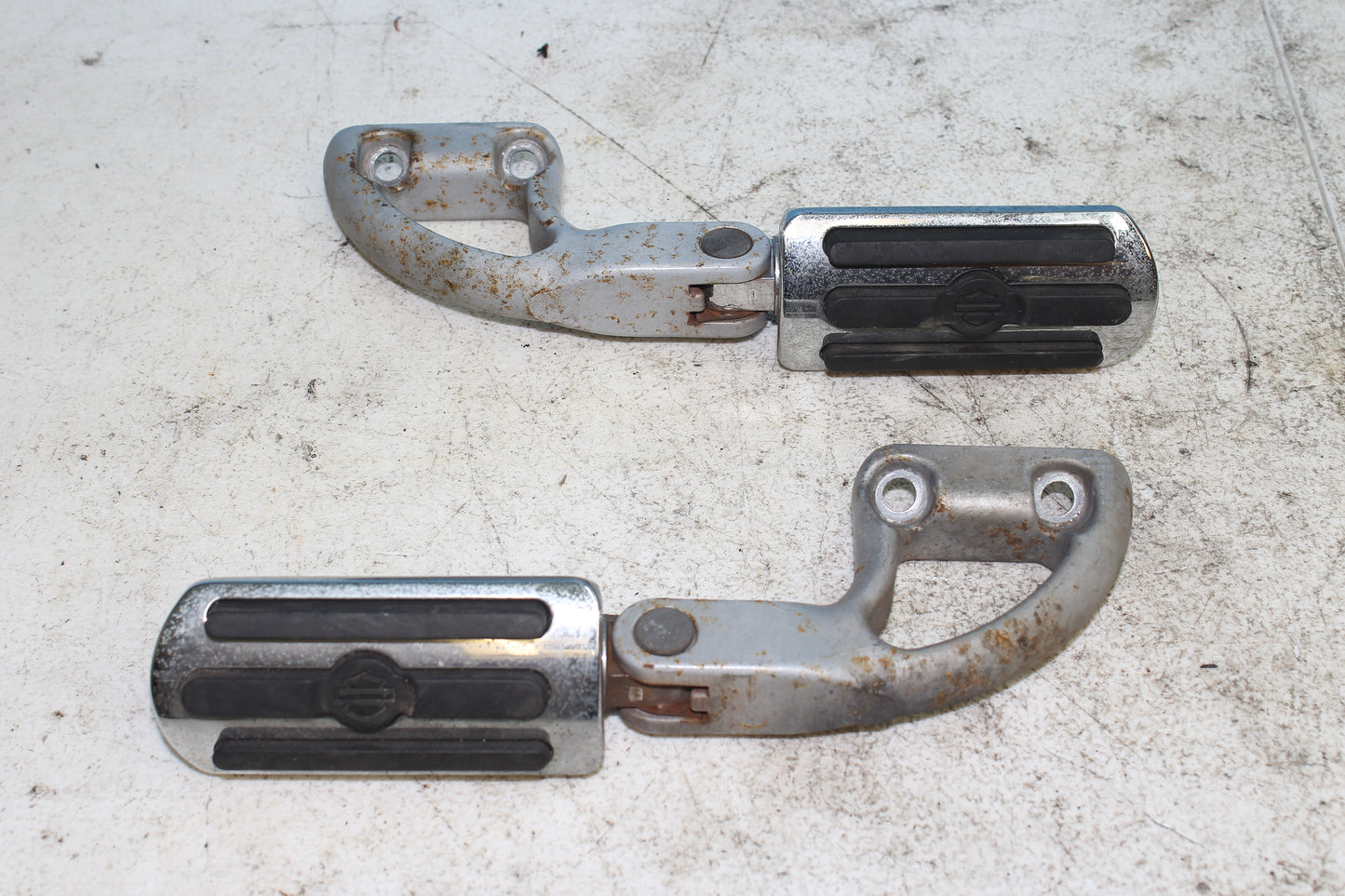 02-06 Harley Davidson VRSCA VRod 100th Anniv. Rear Passenger Foot Rest Pegs