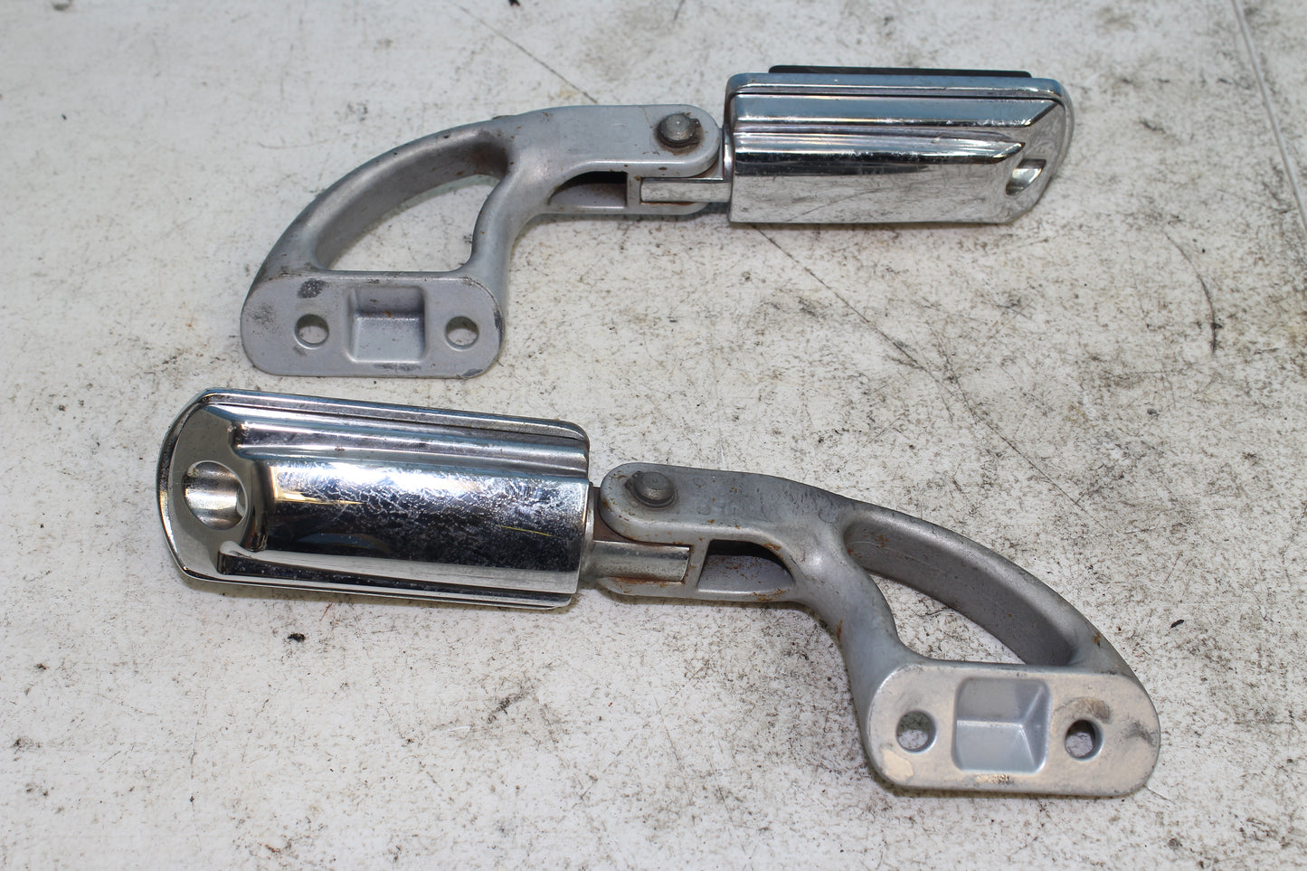 02-06 Harley Davidson VRSCA VRod 100th Anniv. Rear Passenger Foot Rest Pegs