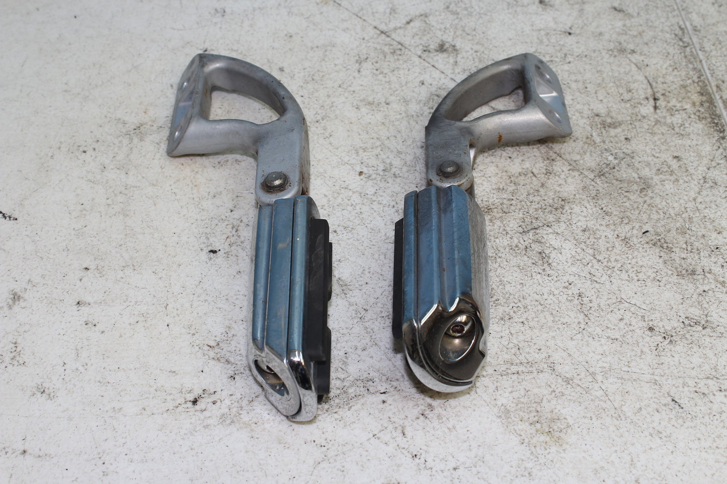 02-06 Harley Davidson VRSCA VRod 100th Anniv. Rear Passenger Foot Rest Pegs