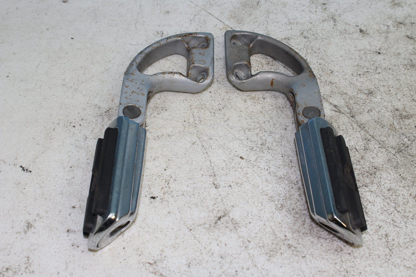 02-06 Harley Davidson VRSCA VRod 100th Anniv. Rear Passenger Foot Rest Pegs