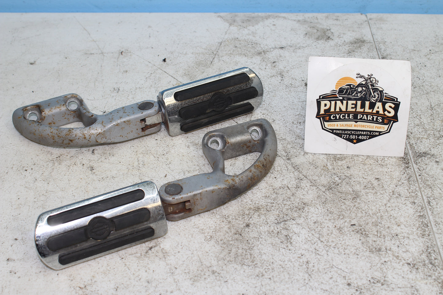 02-06 Harley Davidson VRSCA VRod 100th Anniv. Rear Passenger Foot Rest Pegs