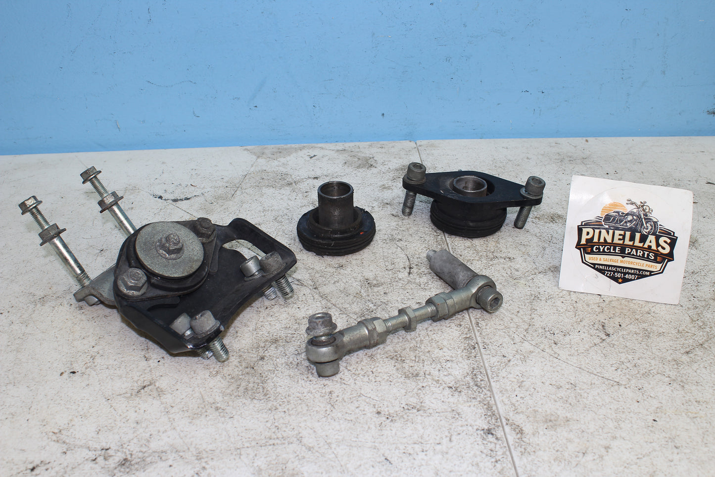 02-06 Harley Davidson VRSCA V Rod 100th Anniv. Engine Motor Mount Bracket