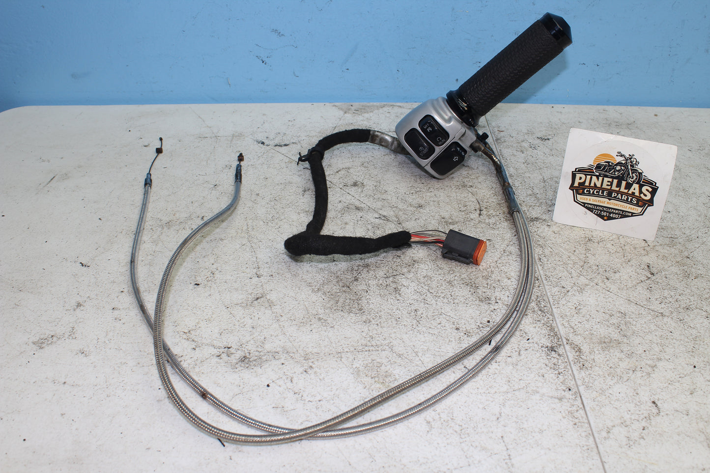 02-06 HD V Rod Right Hand Controls Start Stop Blinker Switch w/ Throttle Cable
