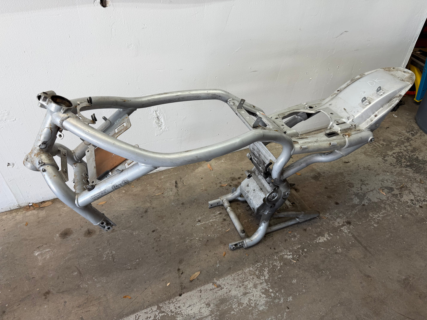 02-06 Harley Davidson VRSCA V Rod 100th Anniv. Frame *CLN*