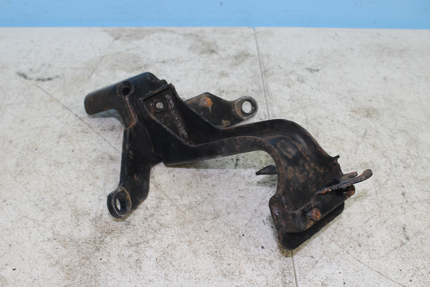 1999-2003 Yamaha Road Star OEM Motor Engine Mount Braket Hardware
