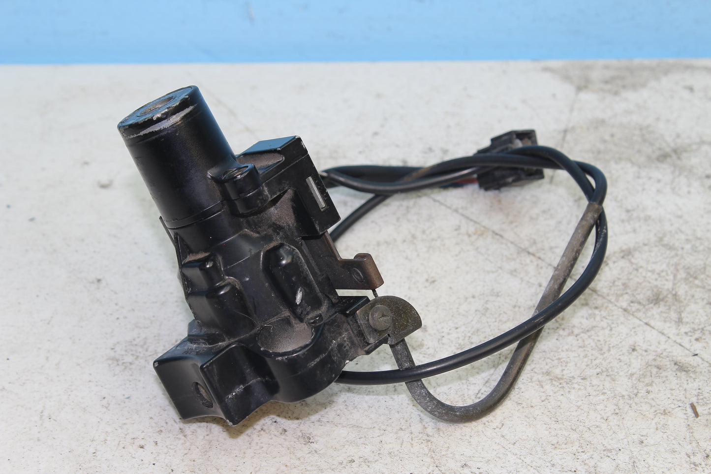 1999-2003 Yamaha Road Star OEM Ignition Gas Cap Lock w/ Key