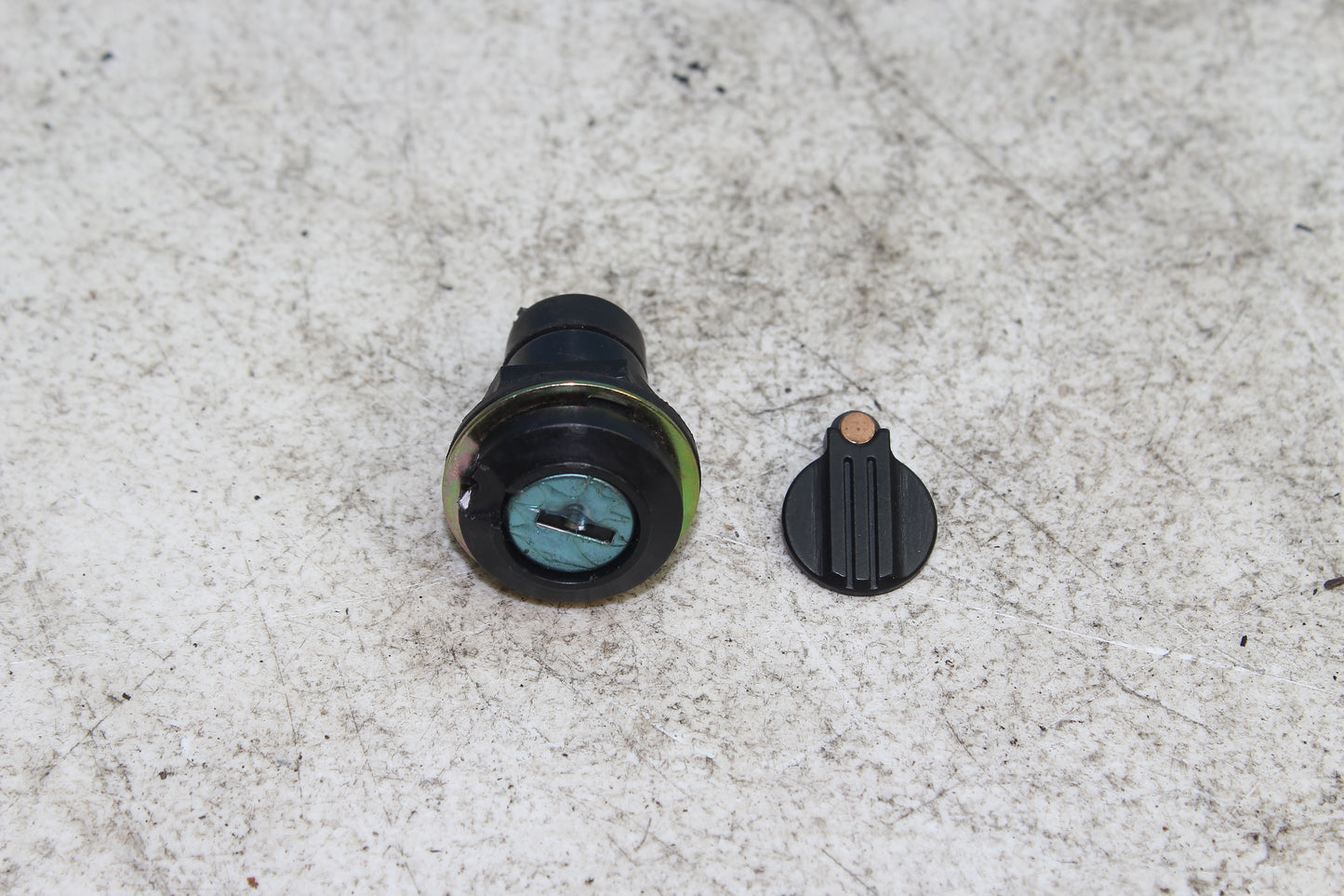 1999-2009 Yamaha XVS11AWV V Star Classic OEM Ignition & Gas Cap w/ Key