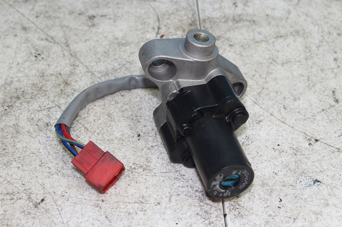 1999-2009 Yamaha XVS11AWV V Star Classic OEM Ignition & Gas Cap w/ Key