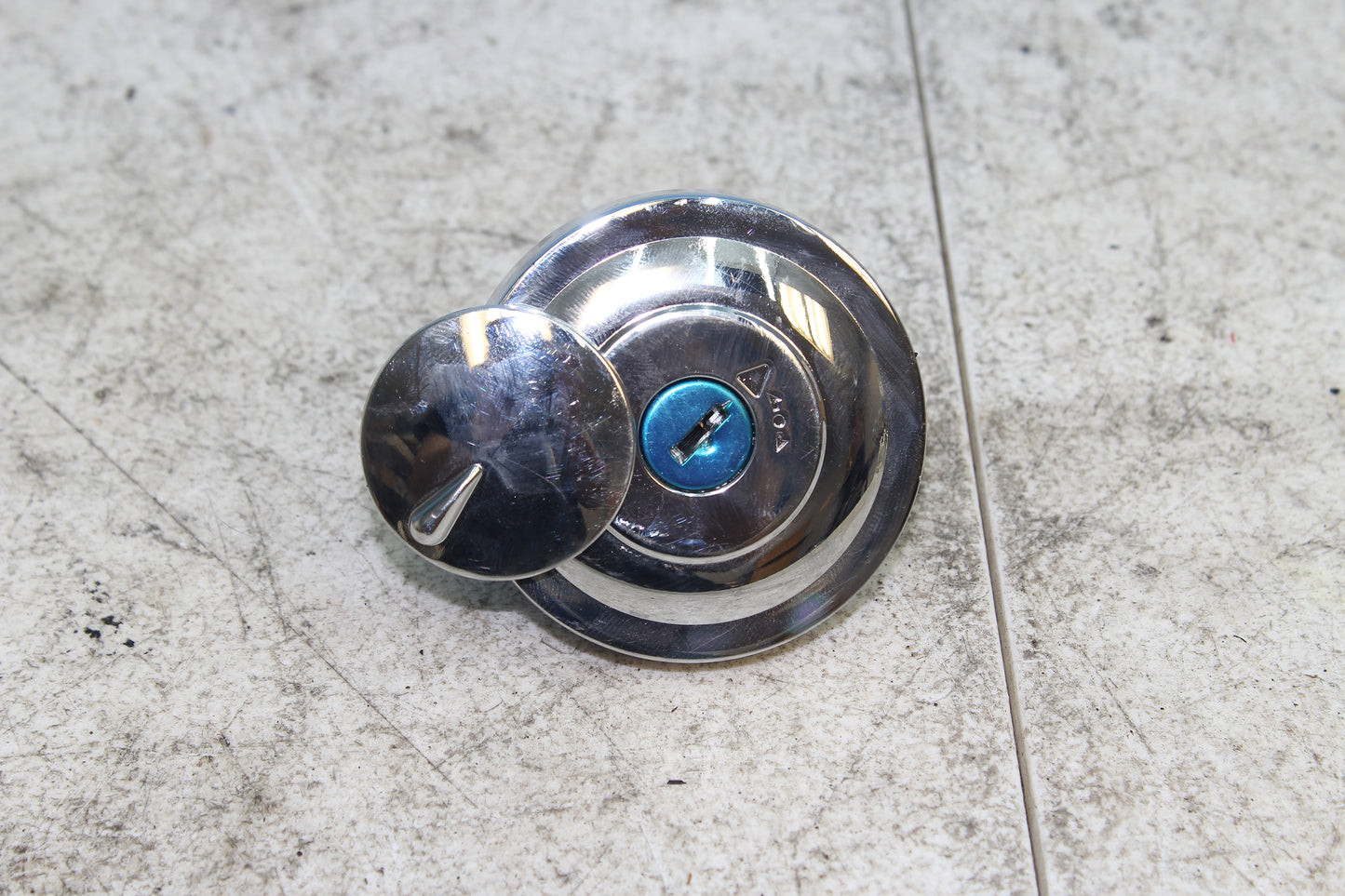 1999-2009 Yamaha XVS11AWV V Star Classic OEM Ignition & Gas Cap w/ Key