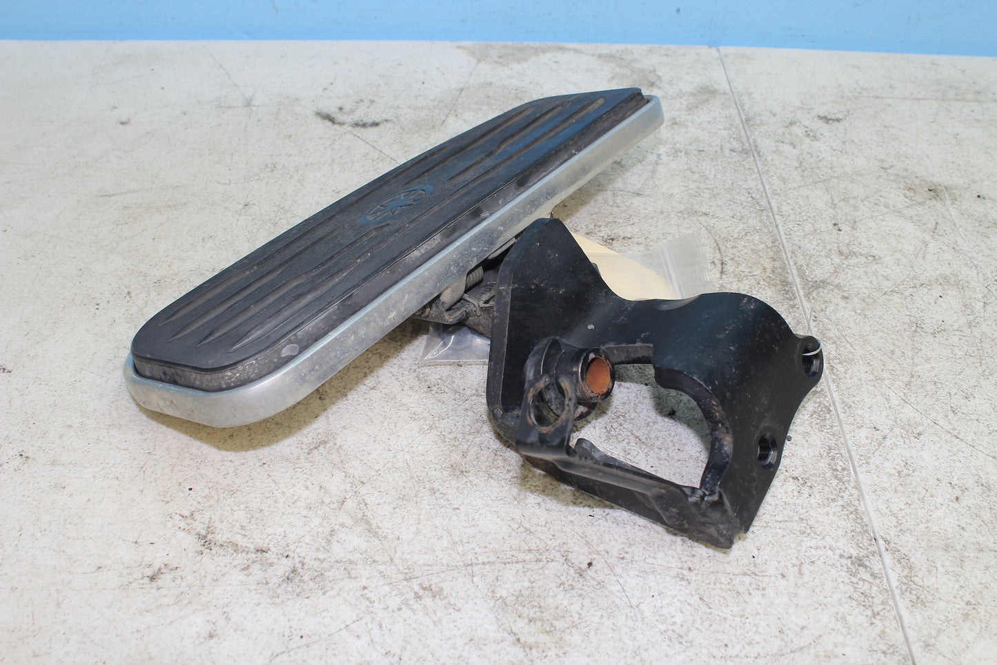 1999-2009 Yamaha XVS11AWV V Star Classic OEM Right Floorboard 5KS-27420-10-00