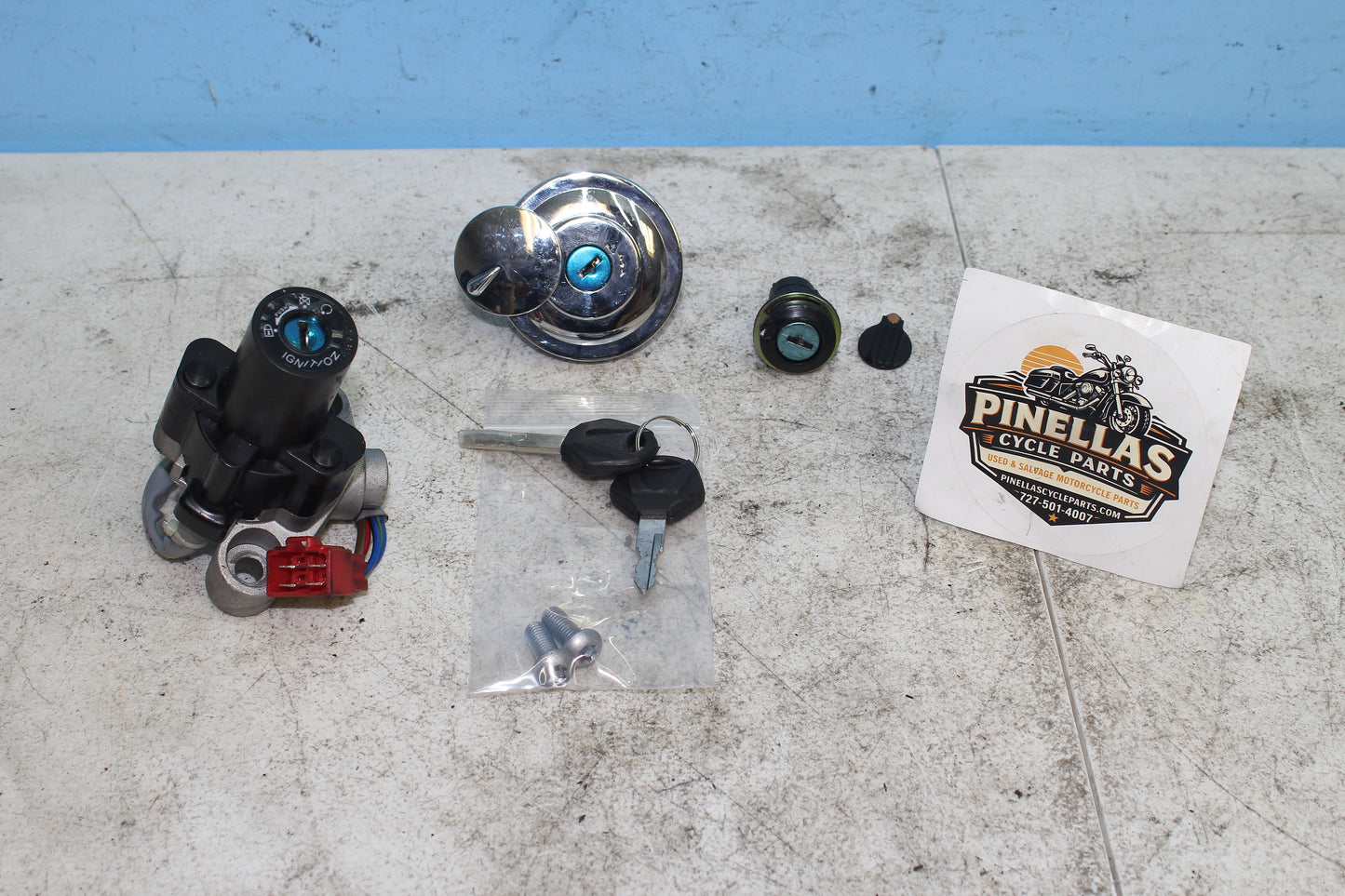 1999-2009 Yamaha XVS11AWV V Star Classic OEM Ignition & Gas Cap w/ Key