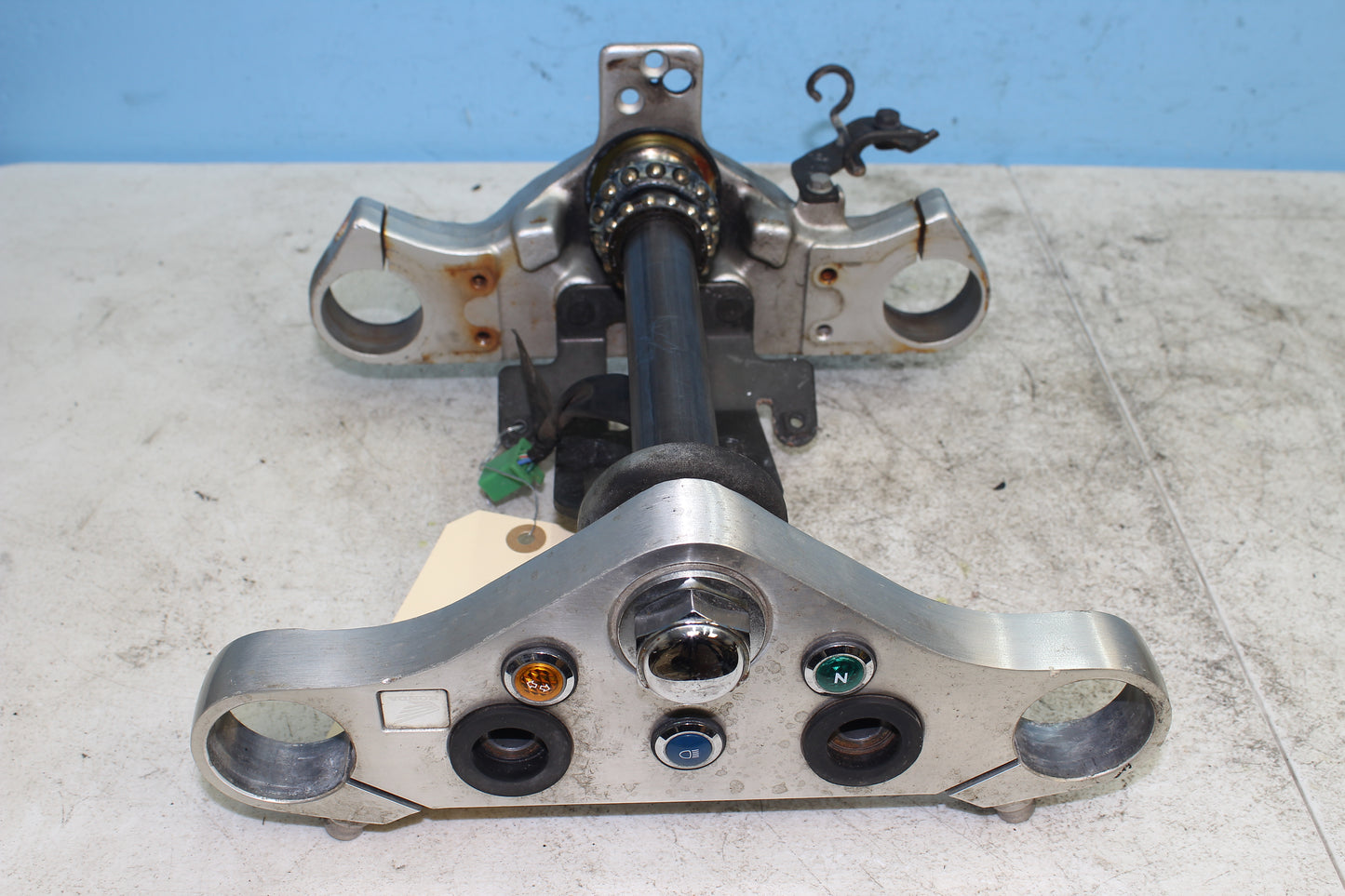 00-00-07 Honda Shadow VT1100 C2 Sabre OEM Triple Tree / Steering Stem Assembly