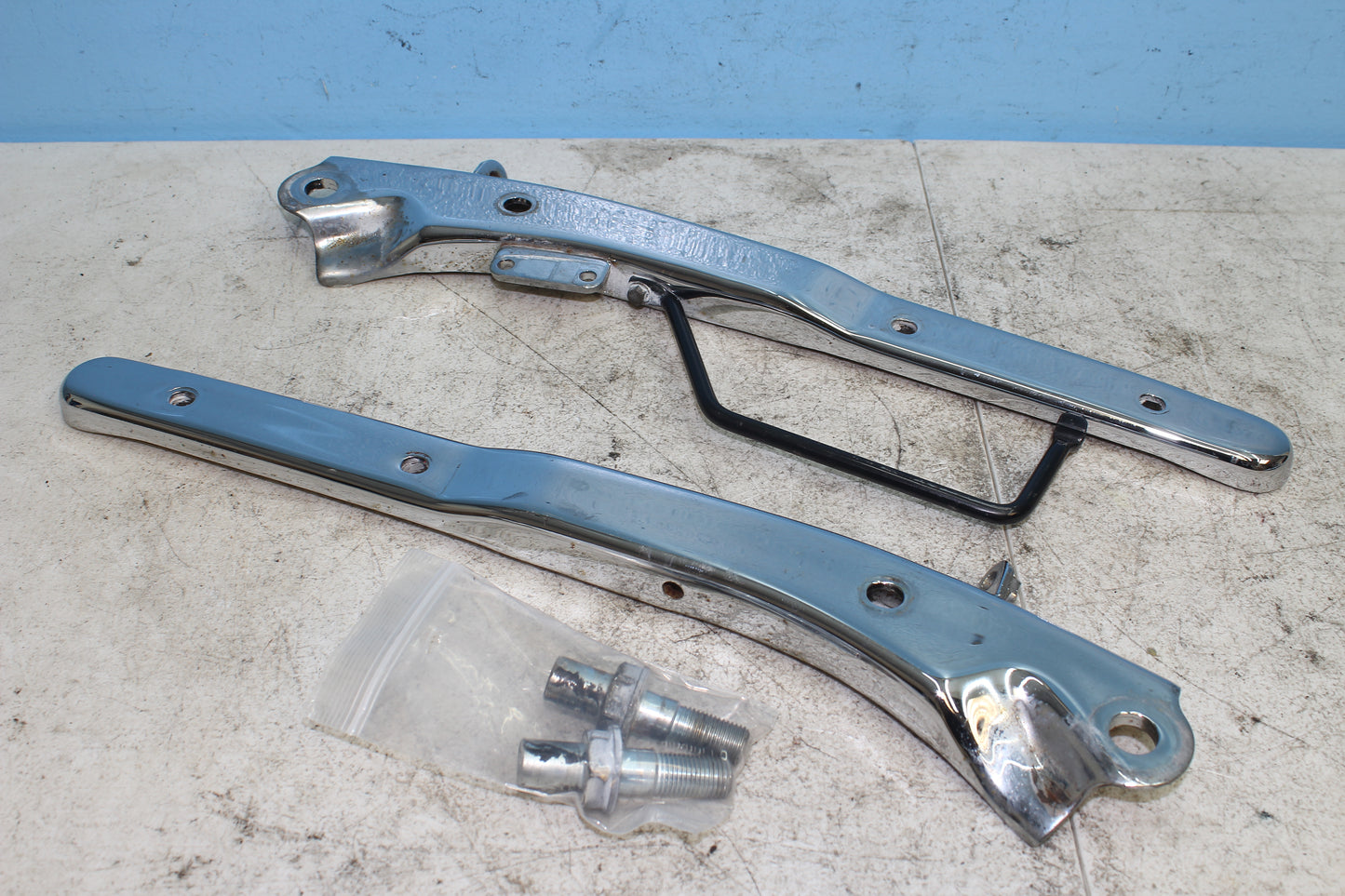 00-07 Honda Shadow VT1100 C2 Sabre Rear Fender Grab Rail Strut Bracket Support