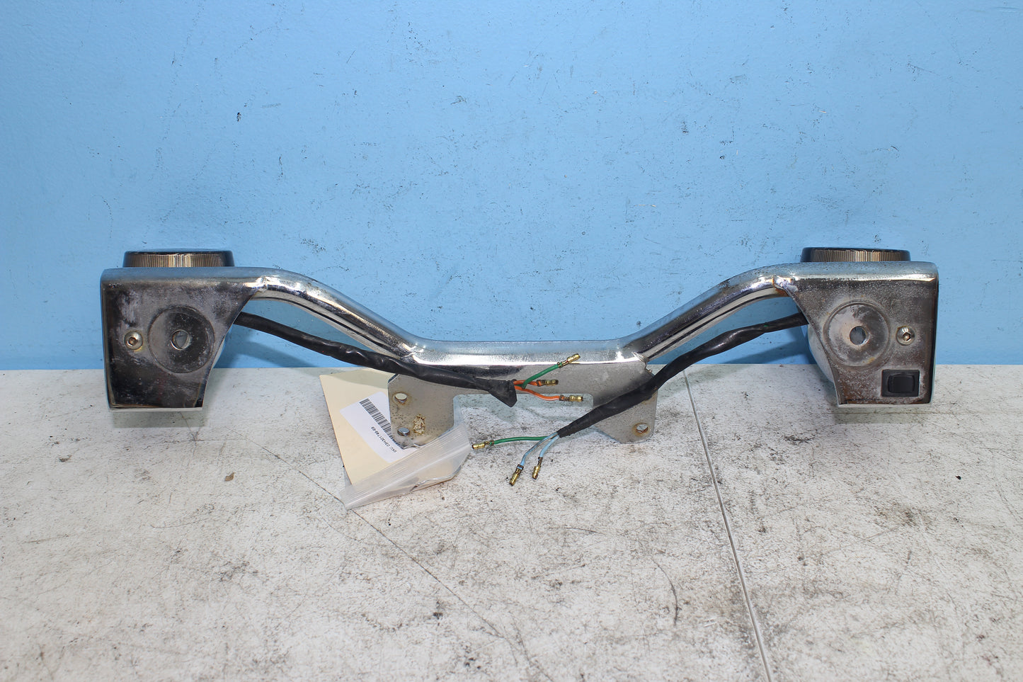 00-07 Honda Shadow VT1100 C2 Sabre Front Fog Light Auxiliary Bar w/ Turn Signals