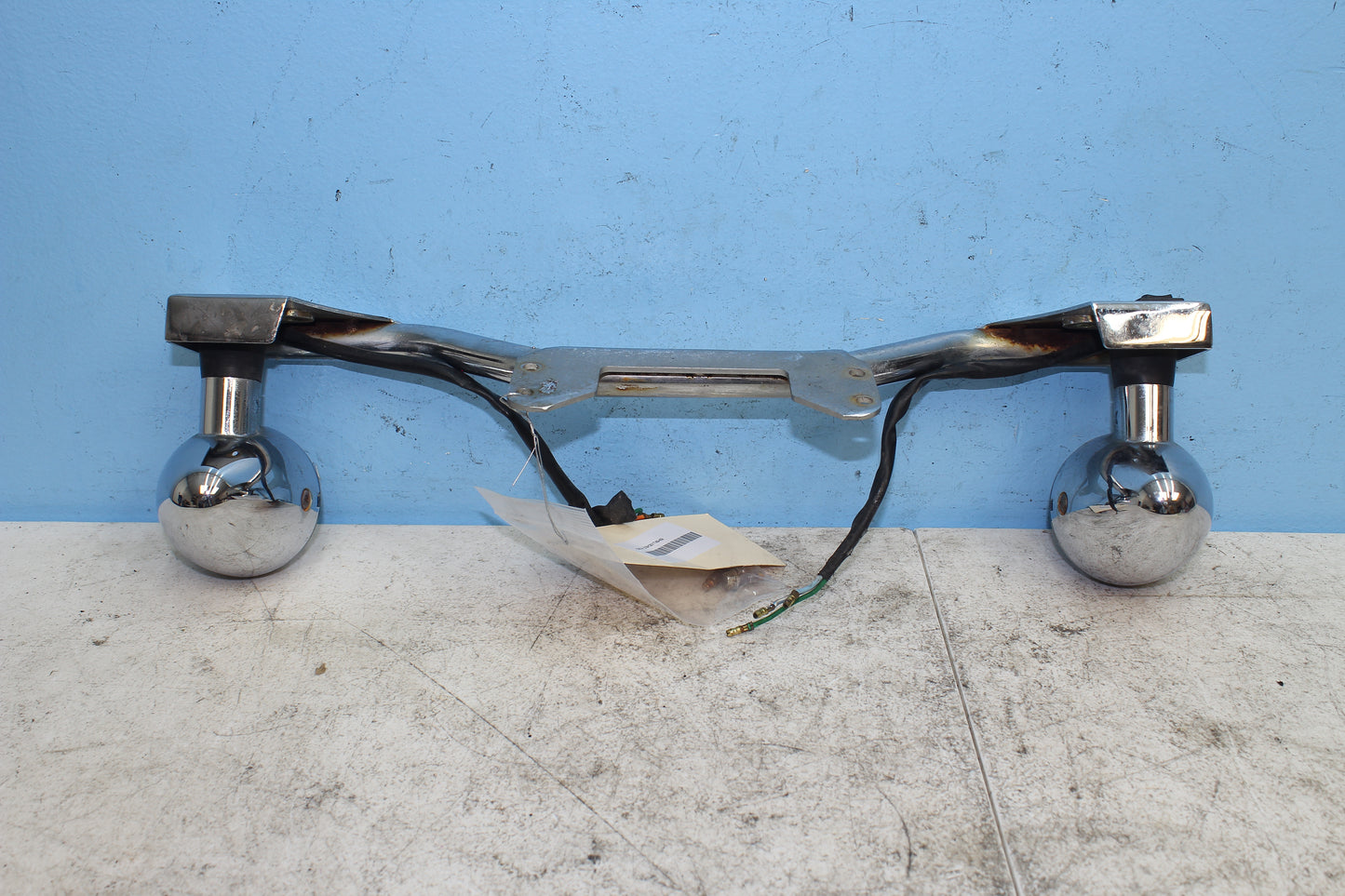 00-07 Honda Shadow VT1100 C2 Sabre Front Fog Light Auxiliary Bar w/ Turn Signals