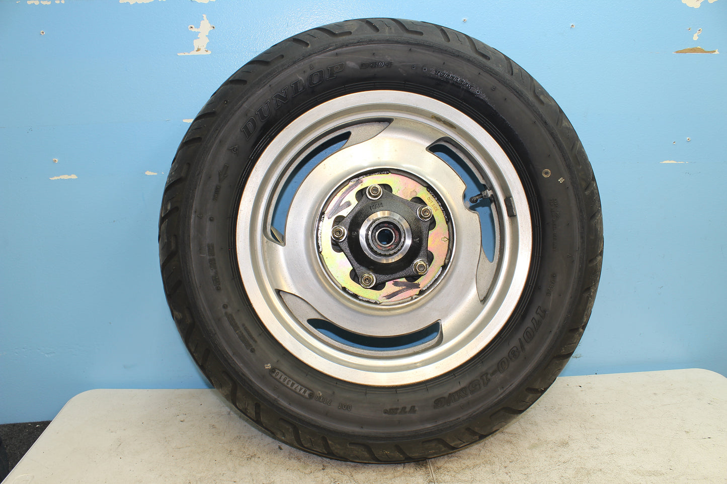 00-07 Honda Shadow VT1100 C2 Sabre OEM Rear Wheel Assembly w/ Rotor *STRAIGHT*