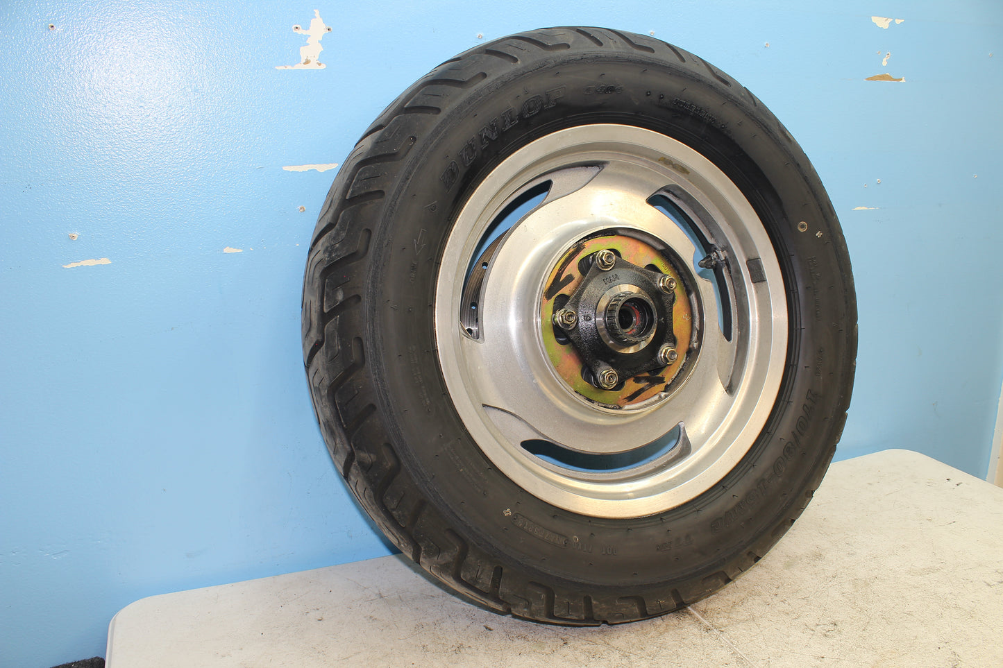 00-07 Honda Shadow VT1100 C2 Sabre OEM Rear Wheel Assembly w/ Rotor *STRAIGHT*