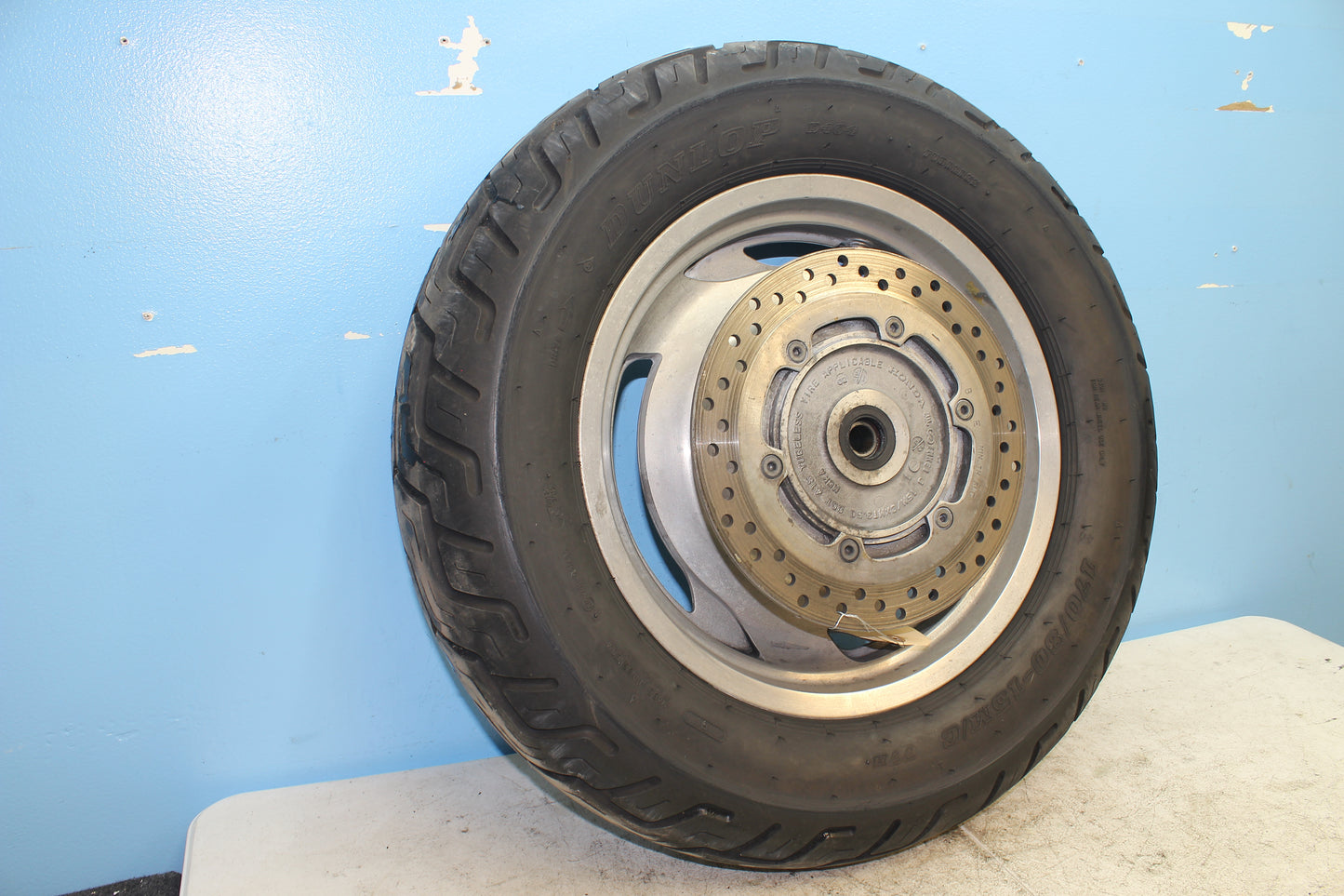 00-07 Honda Shadow VT1100 C2 Sabre OEM Rear Wheel Assembly w/ Rotor *STRAIGHT*