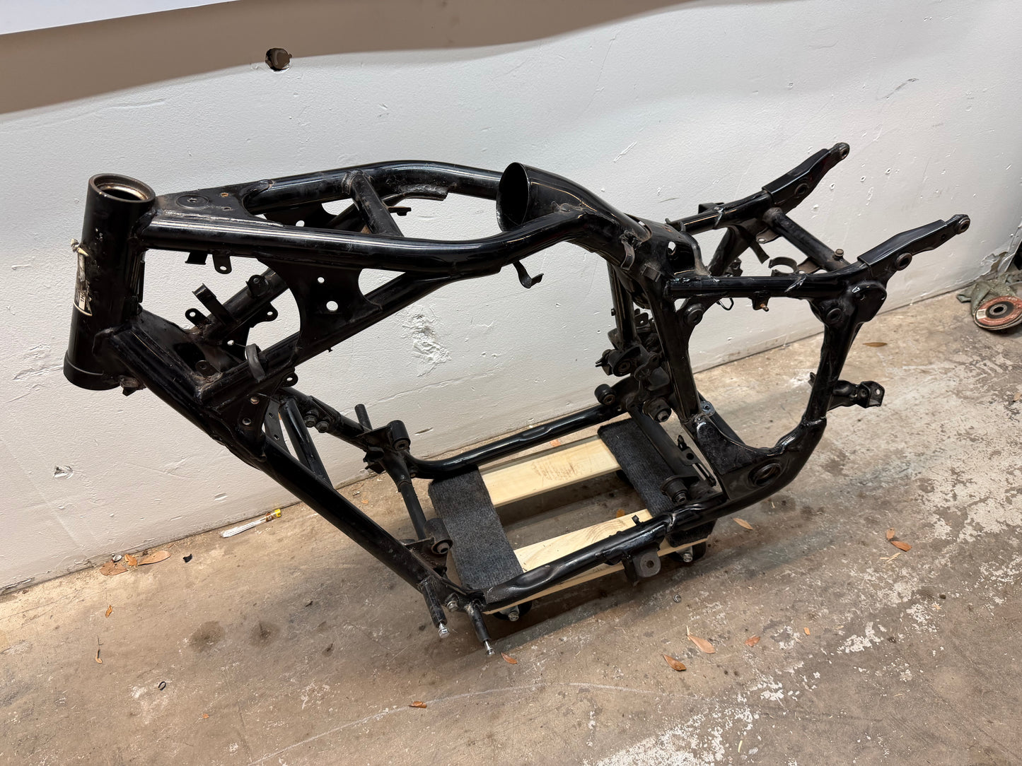 00-07 Honda Shadow VT1100 C2 Sabre VT1100C2A OEM Frame 50100-MCK-A00ZA