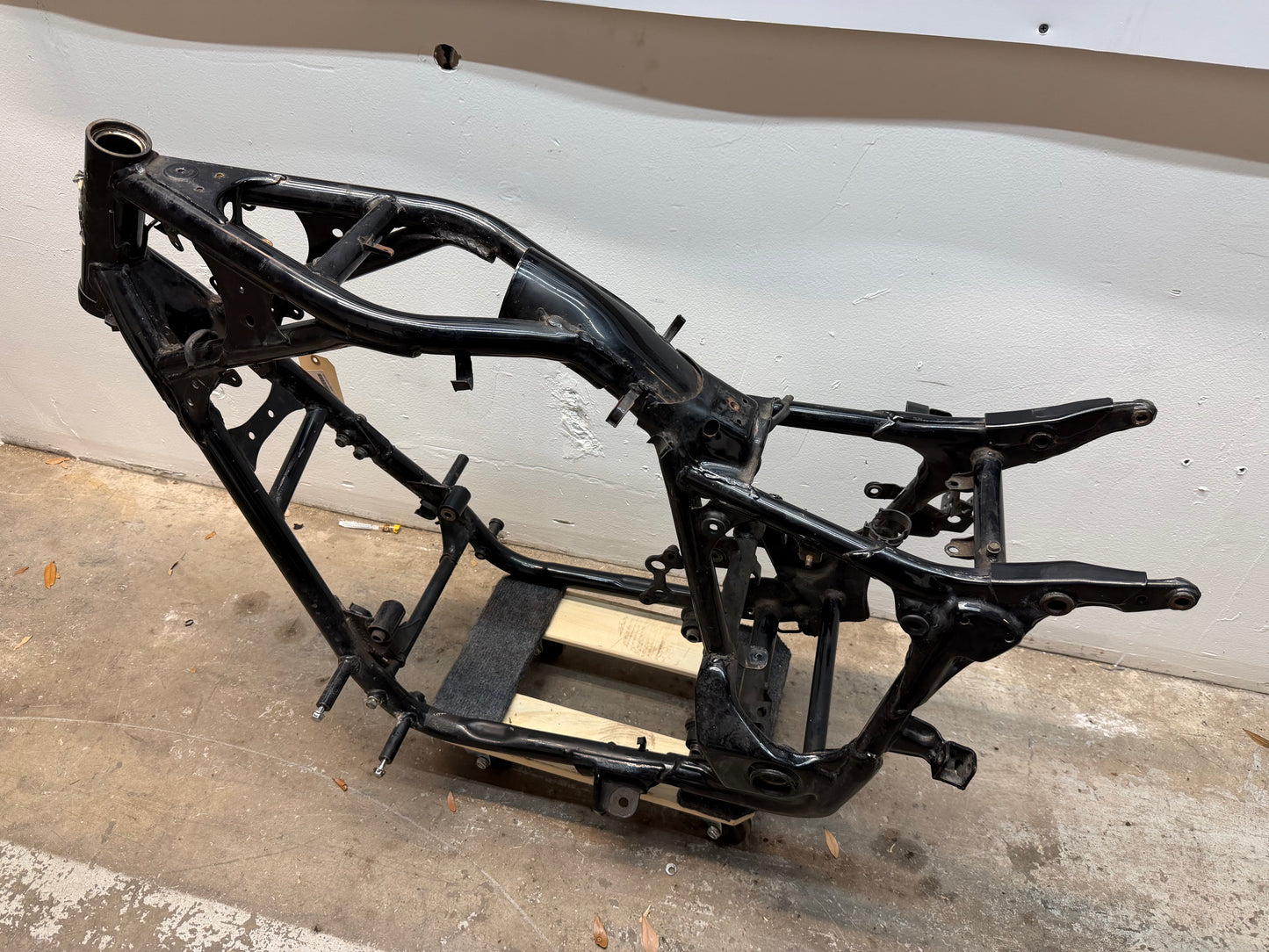 00-07 Honda Shadow VT1100 C2 Sabre VT1100C2A OEM Frame 50100-MCK-A00ZA