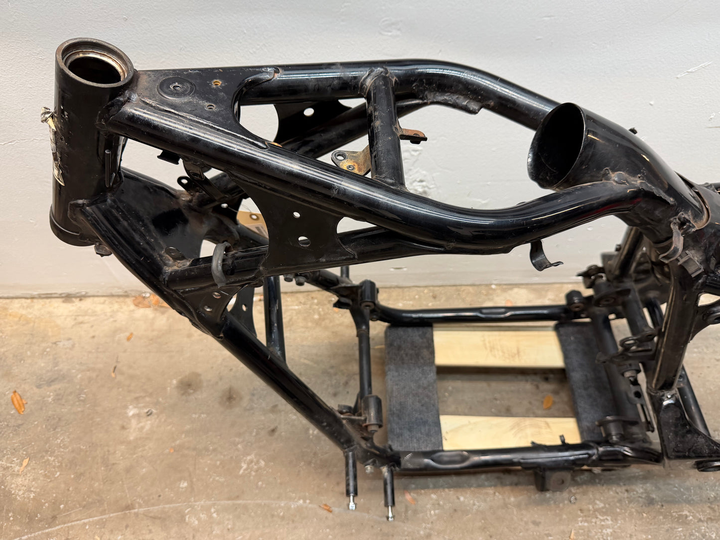 00-07 Honda Shadow VT1100 C2 Sabre VT1100C2A OEM Frame 50100-MCK-A00ZA