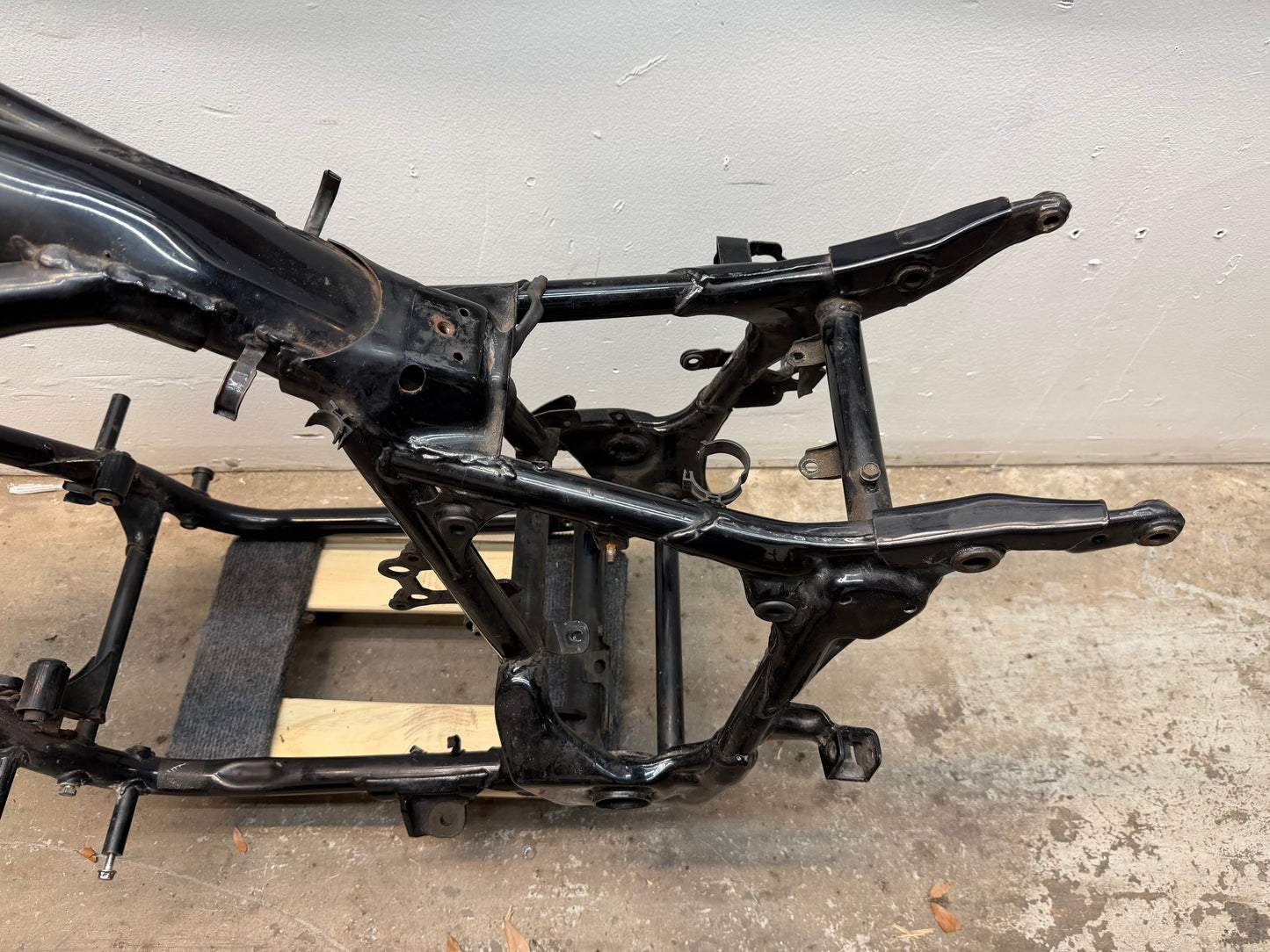00-07 Honda Shadow VT1100 C2 Sabre VT1100C2A OEM Frame 50100-MCK-A00ZA